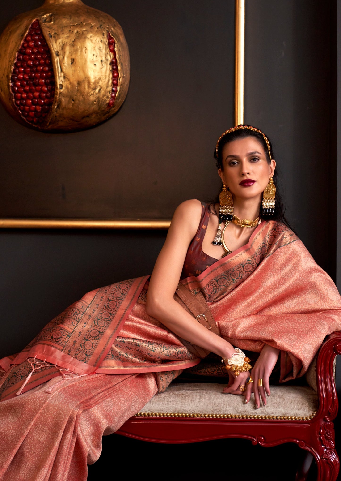 Handloom kanjivaram silk peach saree contrast blouse online.