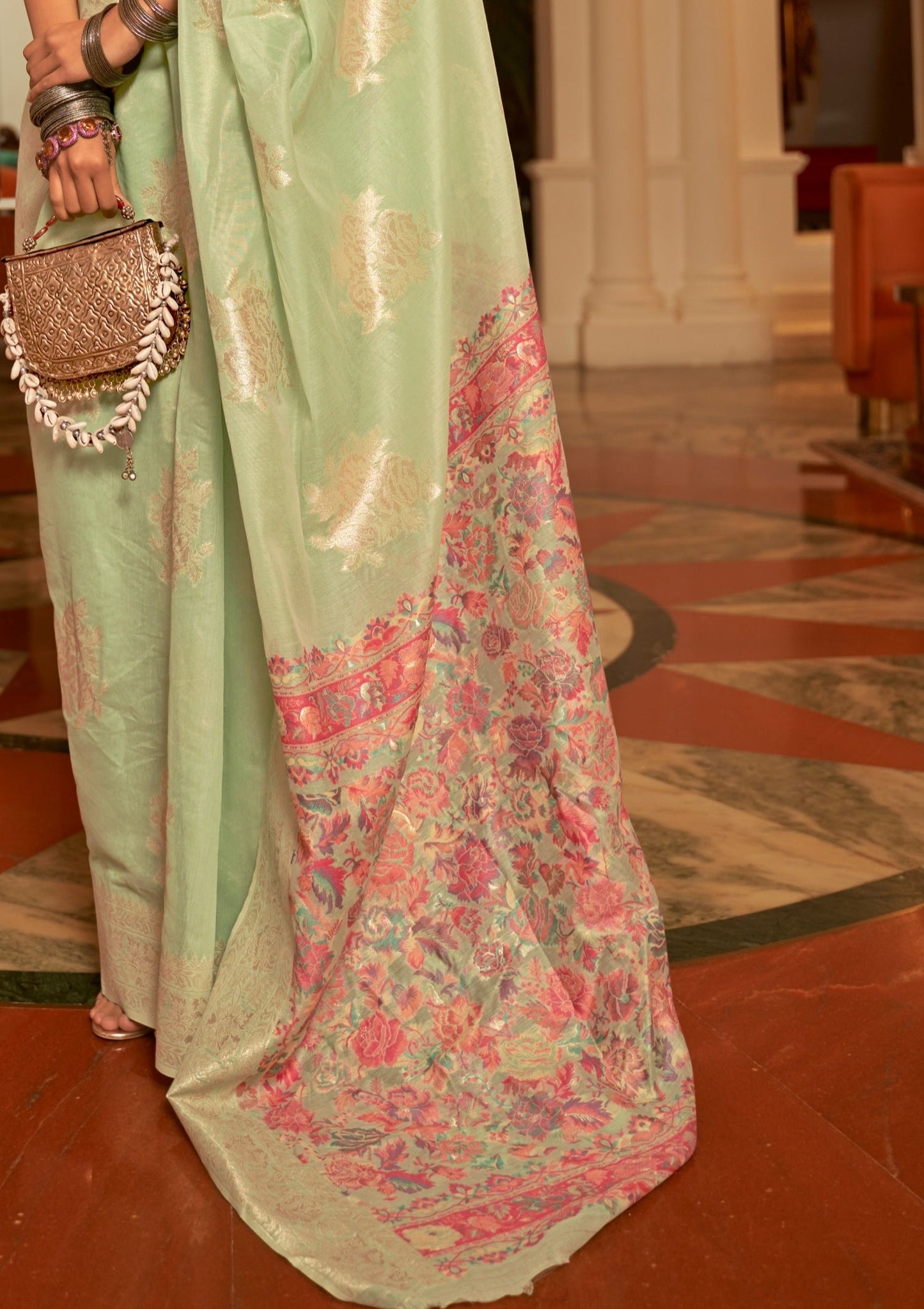 Handloom Kashmiri Banarasi Silk Green Saree pallu with zari