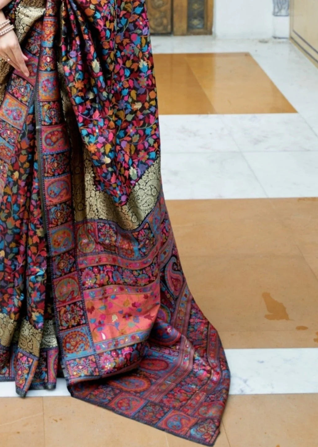 Black kashmiri silk saree pallu design