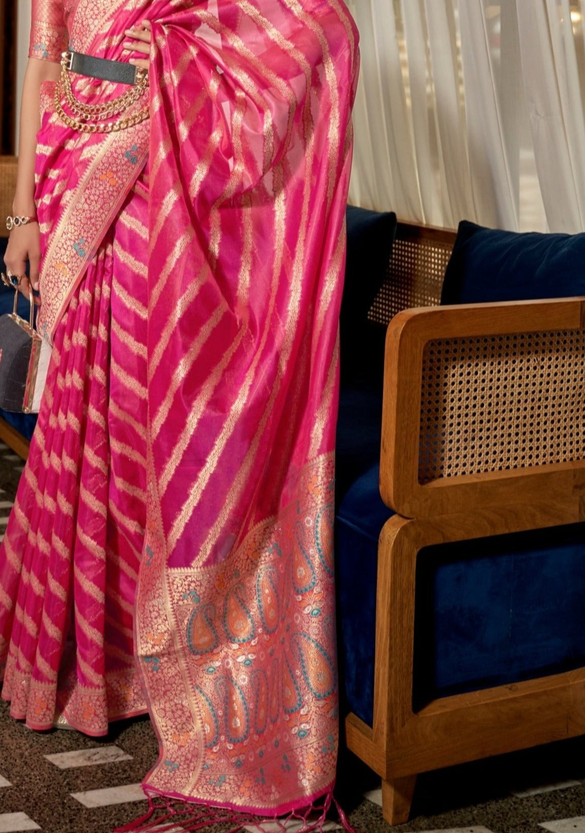 Pure Handloom Banarasi Organza Hot Pink Saree pallu meenakari