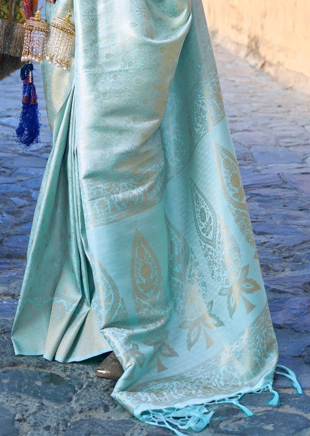 Pure handloom silk kanchipuram saree pastel blue color online.