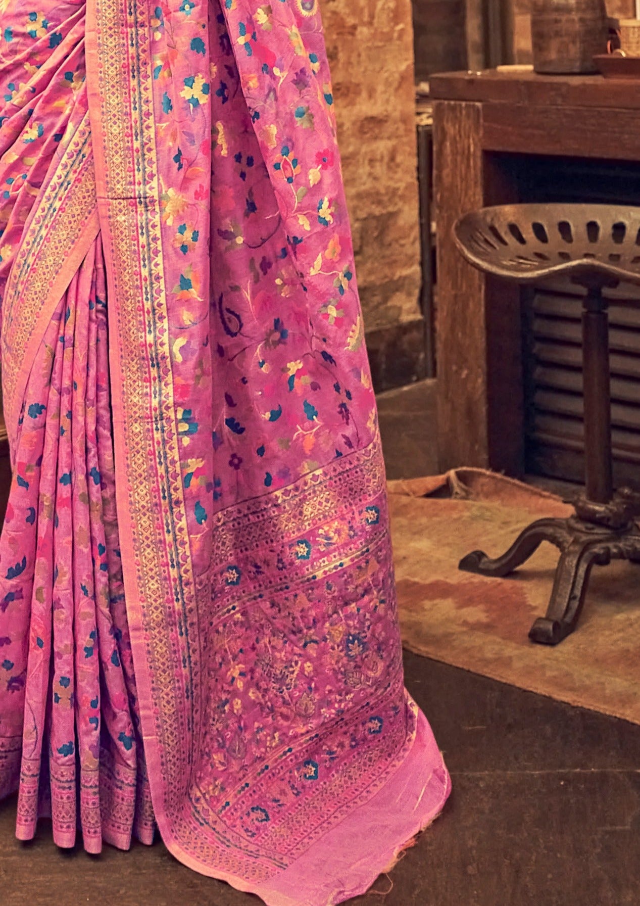 Pure kashmiri jamawar silk light pink pashmina saree designs.
