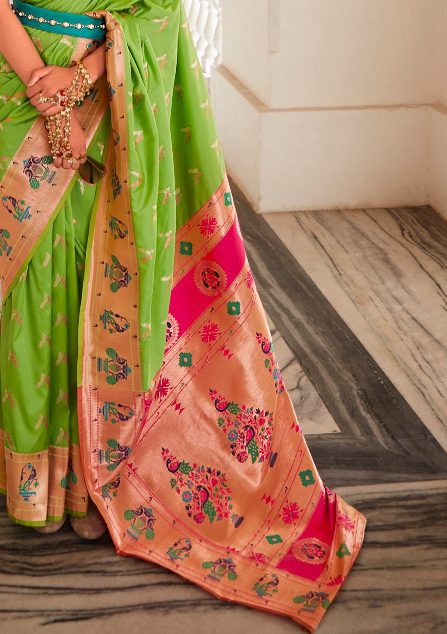 green paithani saree pallu design