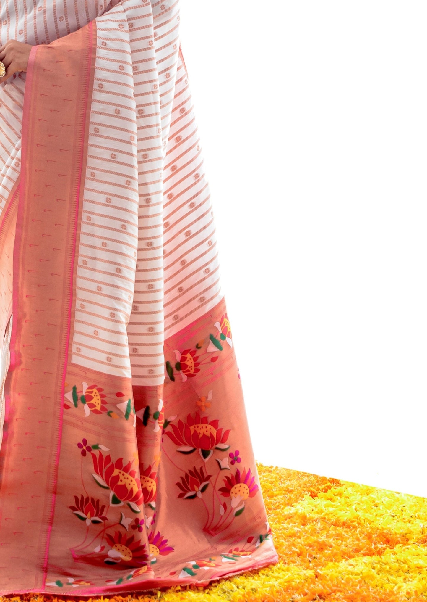 White Paithani saree pallu design featuring lotus flowers