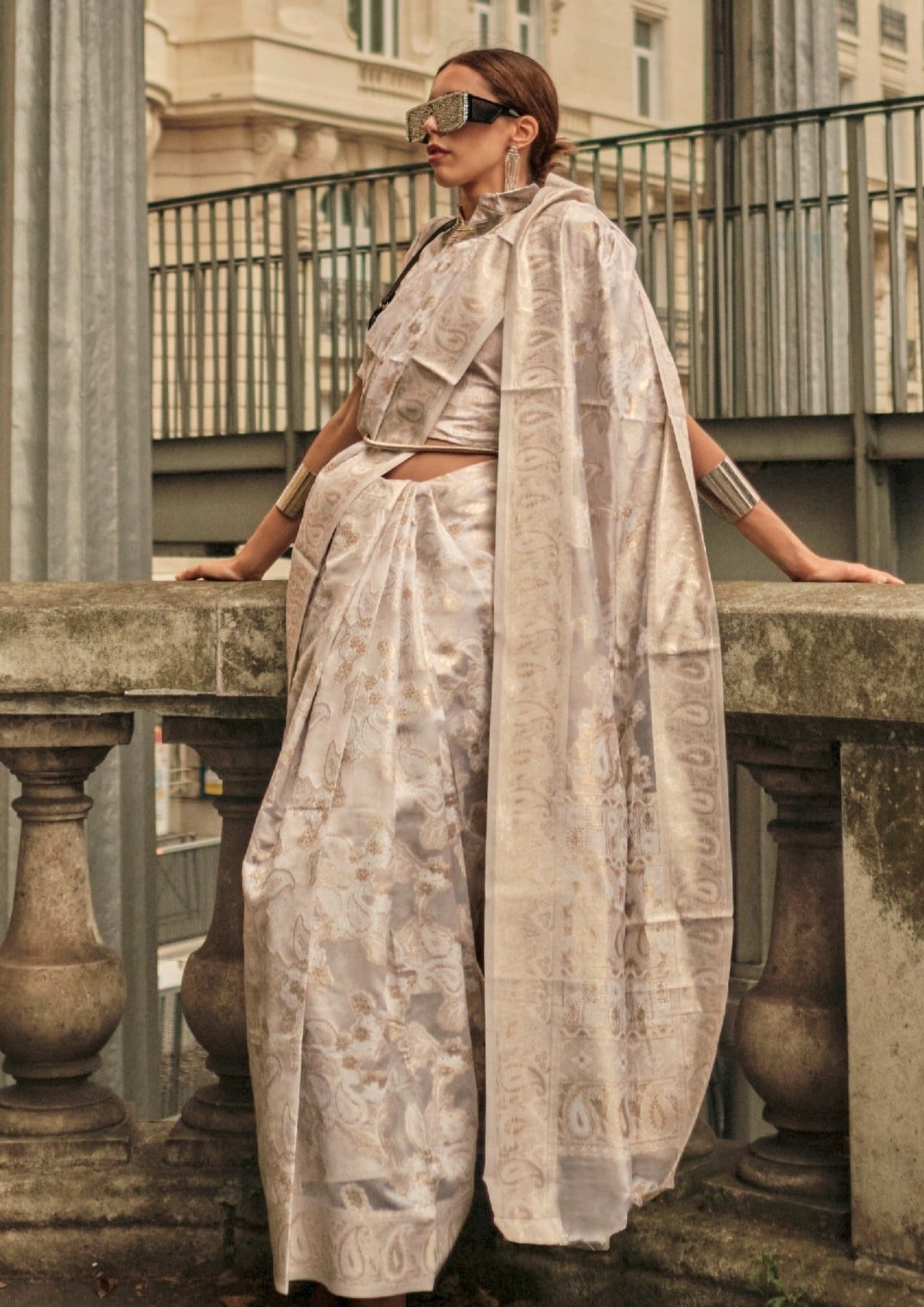 White pure organza lucknowi chikankari saree blouse look.