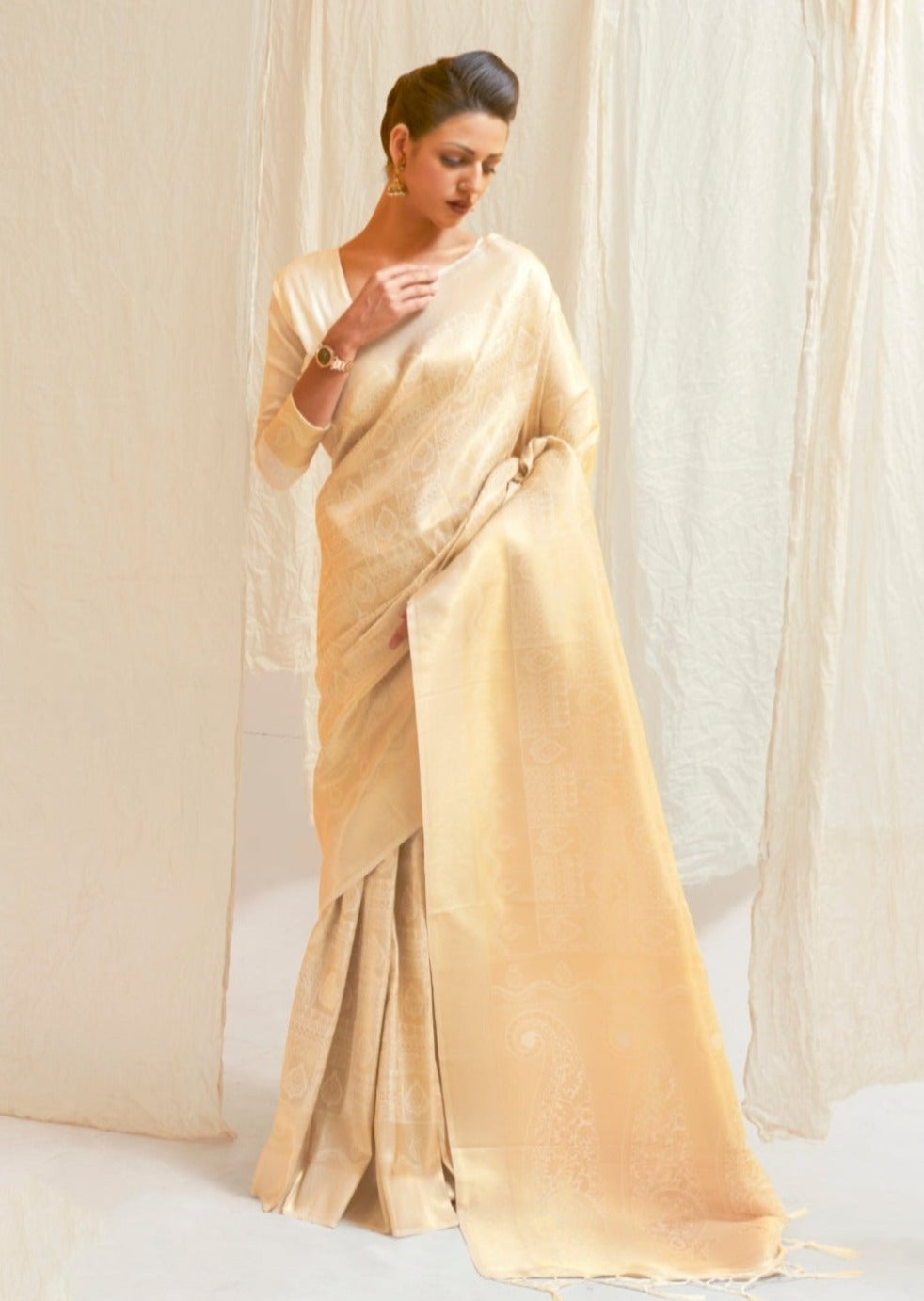 Handloom Kanjivaram Silk Jasmine White Saree