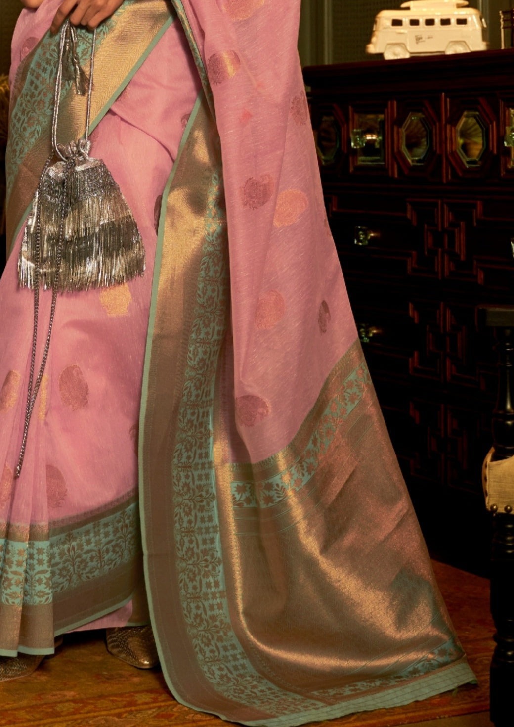 Pure Banarasi Linen Pink Handloom Saree