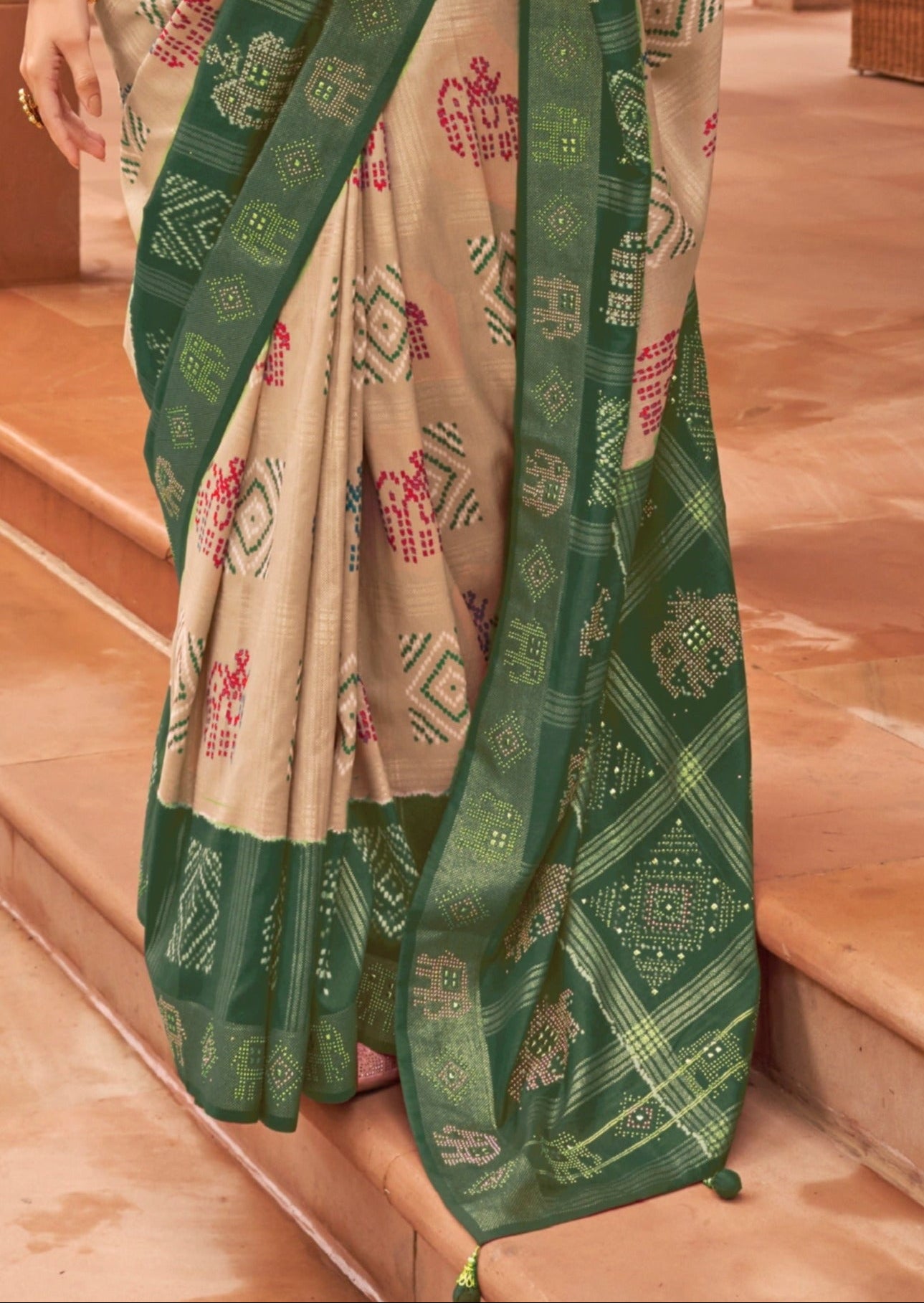Zari Checks Hathi Popat Beige Patola Saree