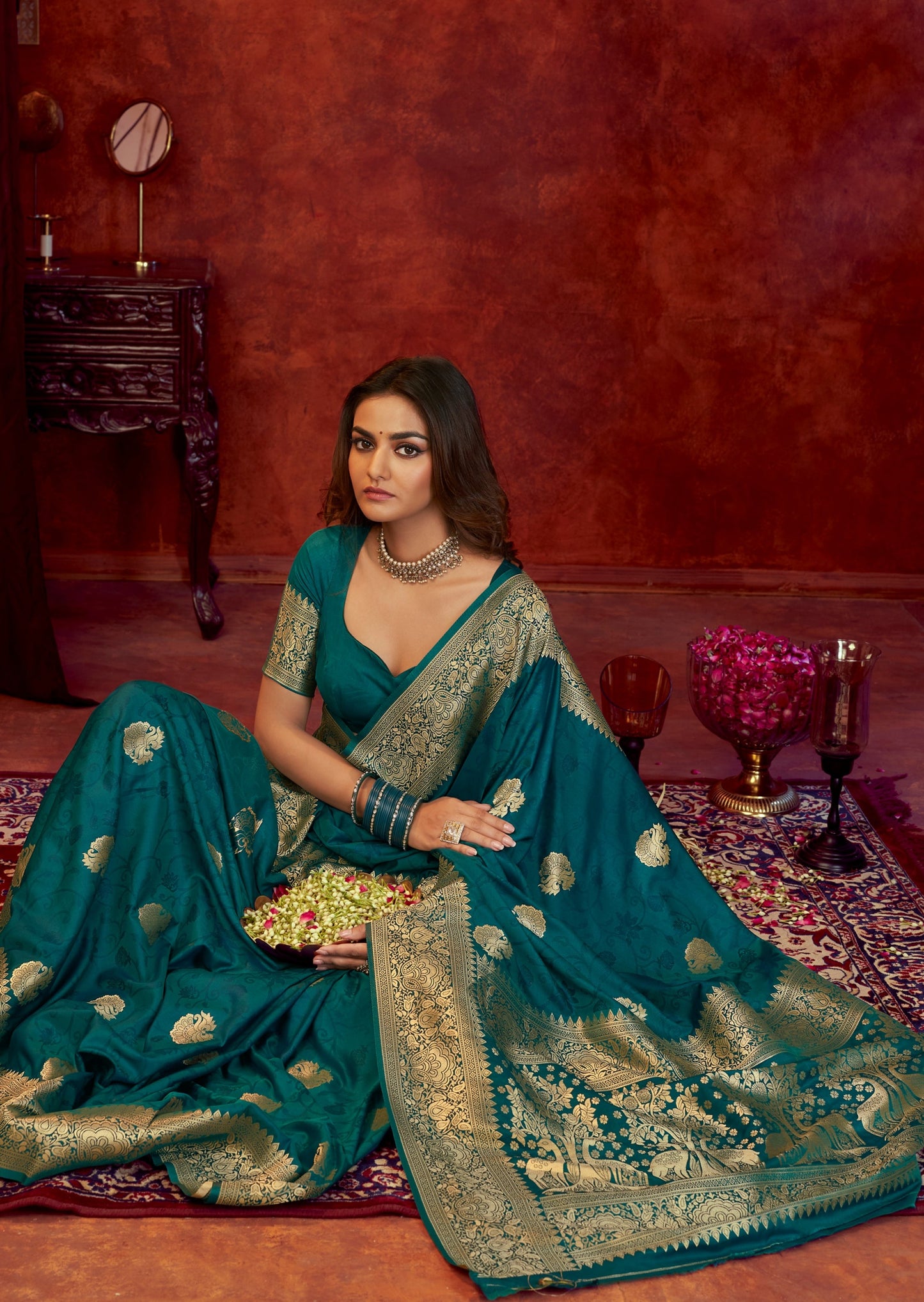 Pure Silk Weaving Handloom Banarasi Saree.