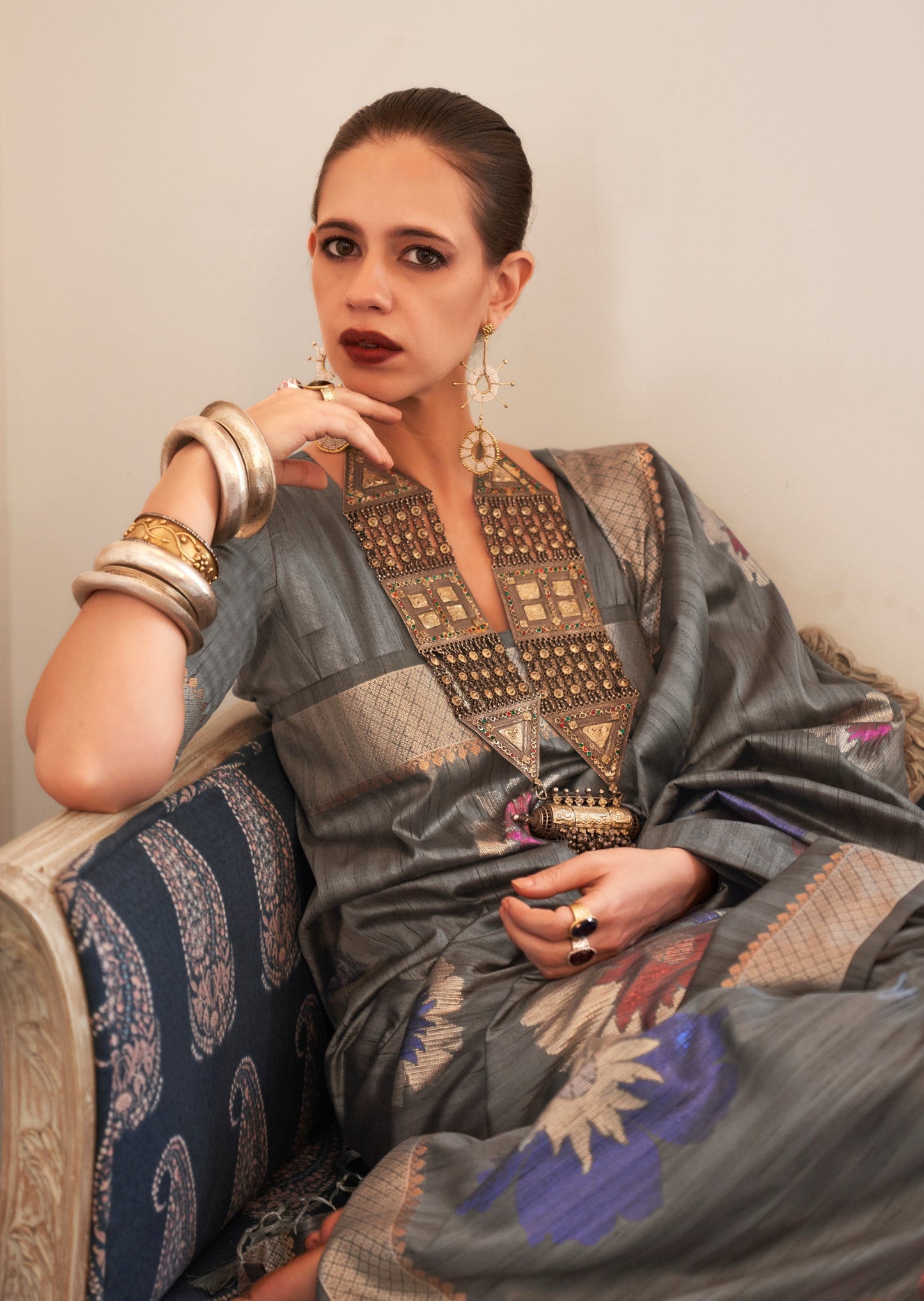 Bollywood silk saree look online shopping in grey colour.