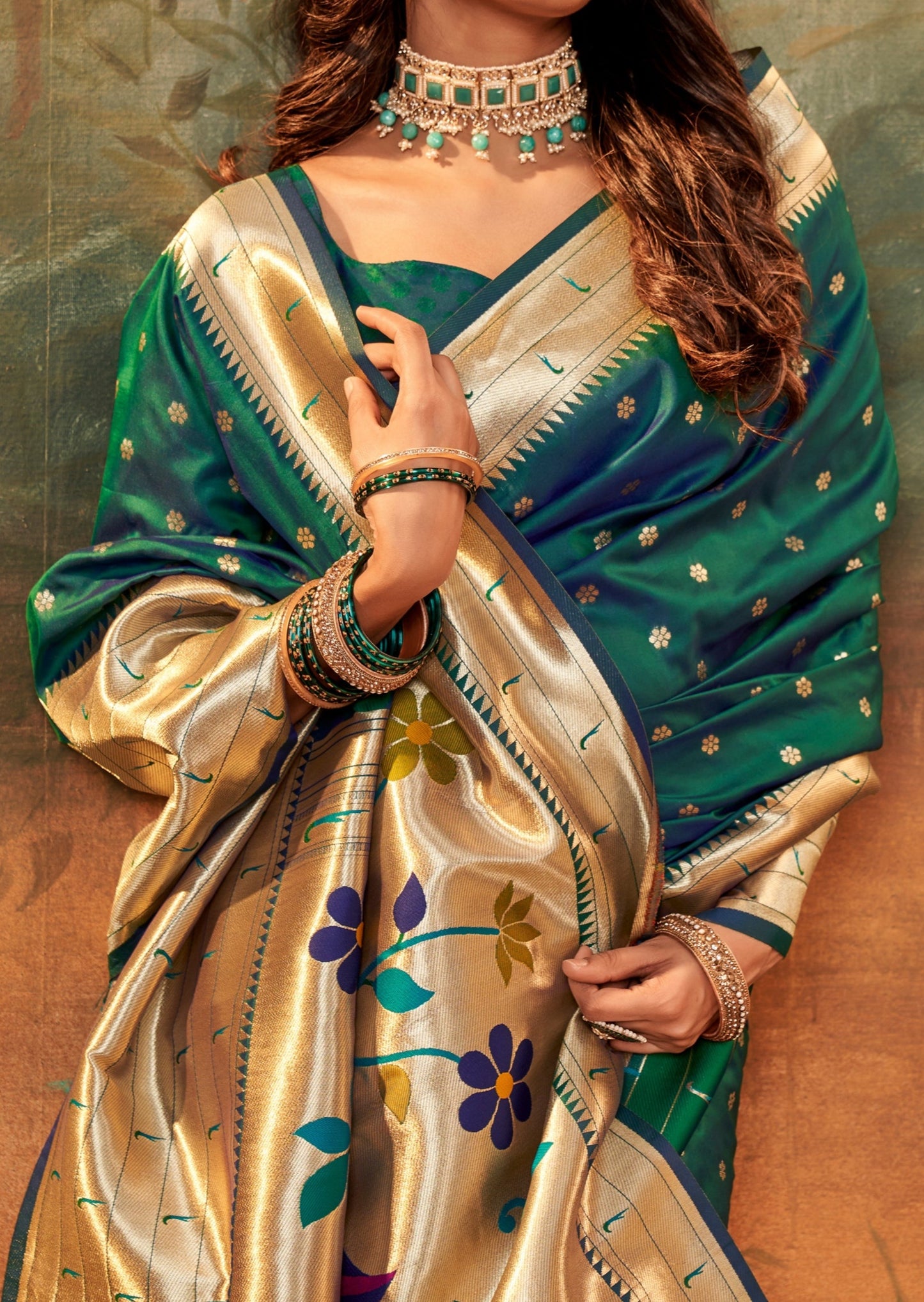 Green handloom silk paithani saree online.