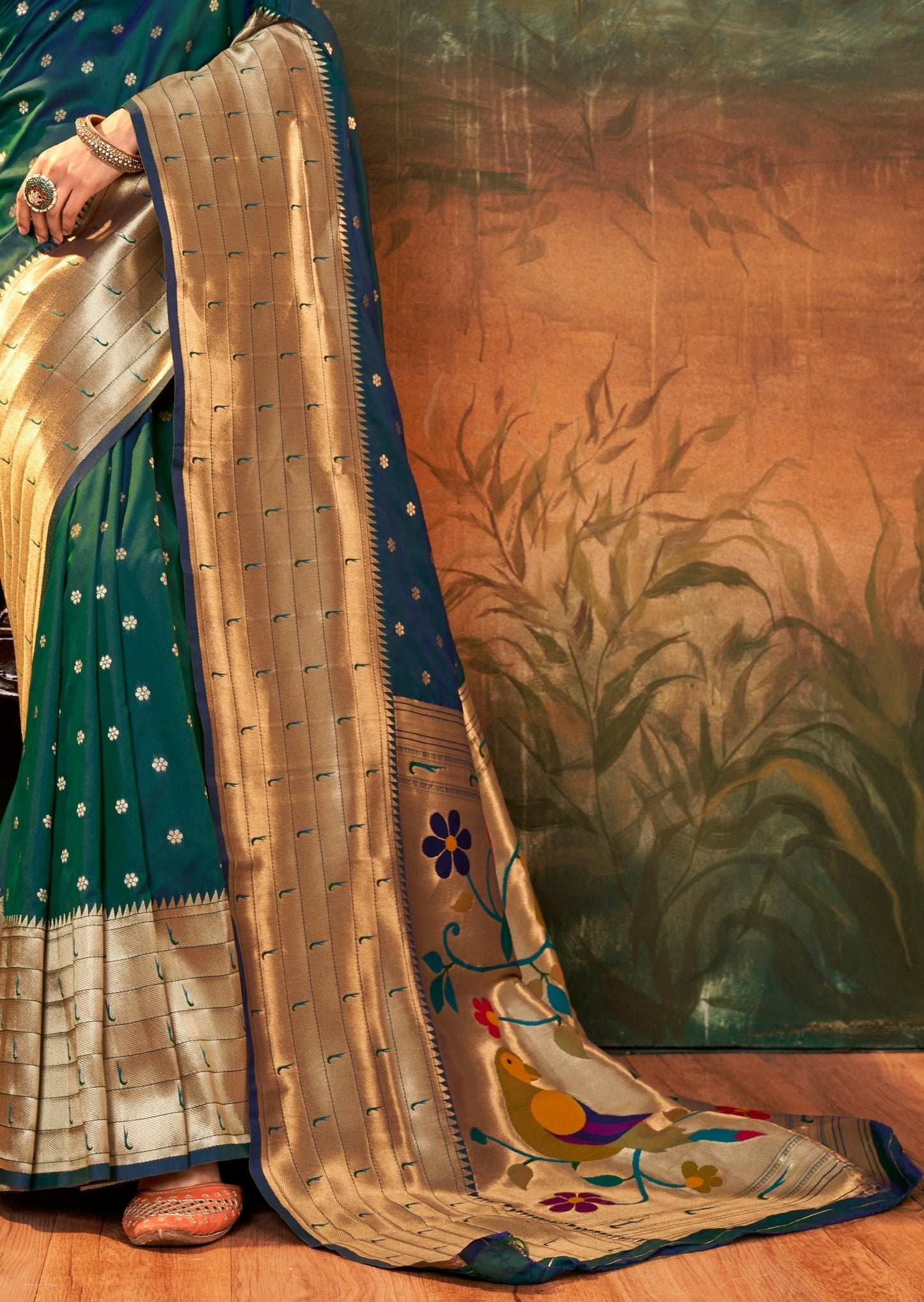 Paithani saree pallu design online.
