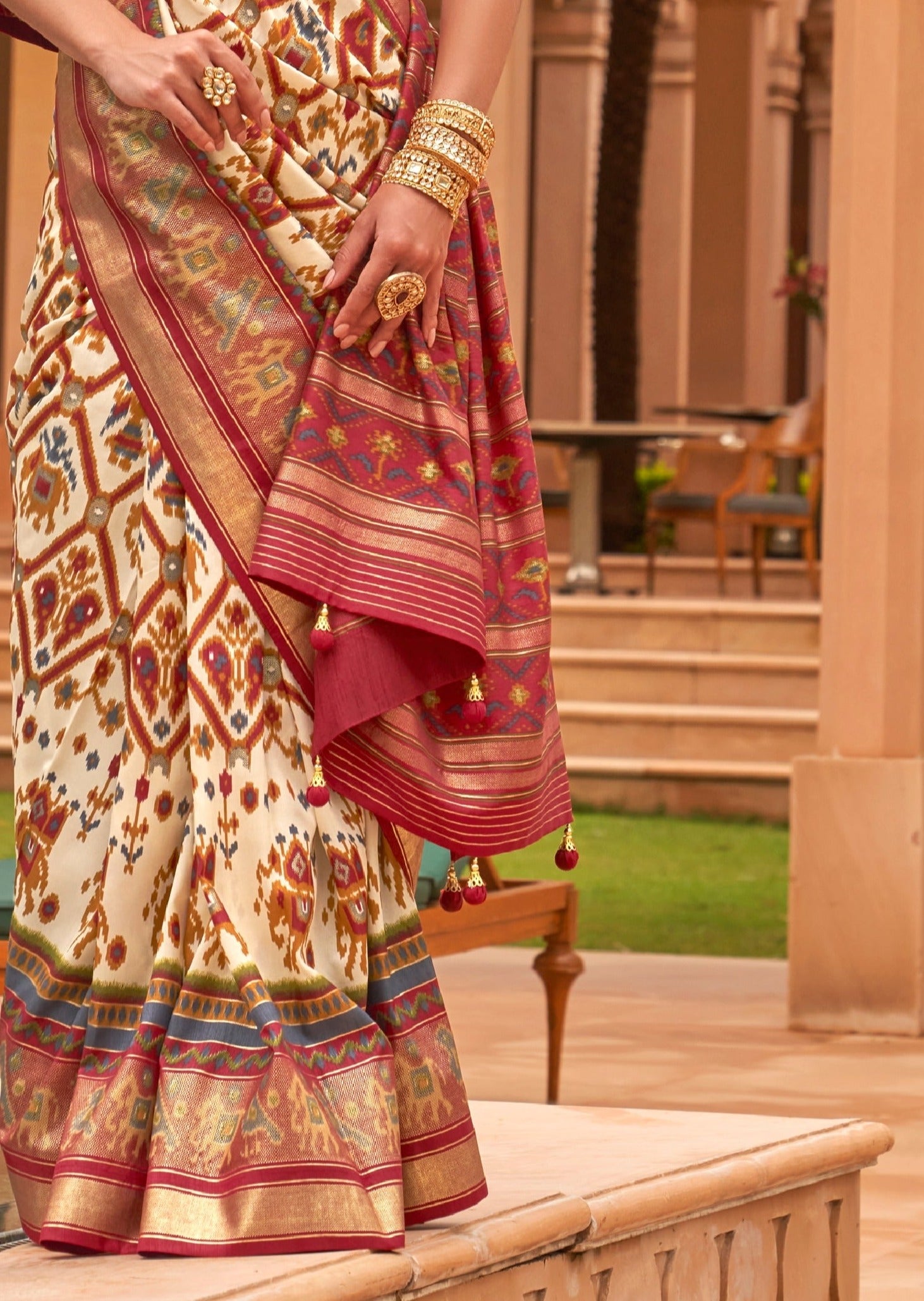 White patola saree pallu with zari border and tassels online hopping.