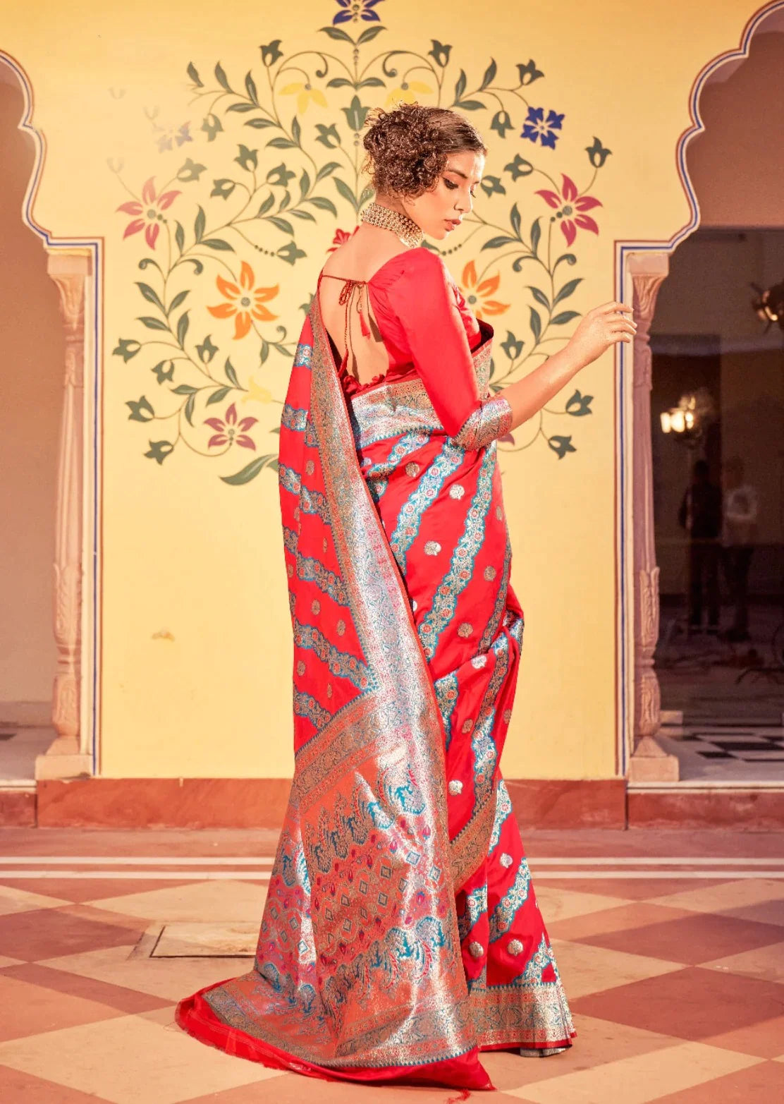 SHOP BEST BANARASI SAREES IN MUMBAI, INDIA