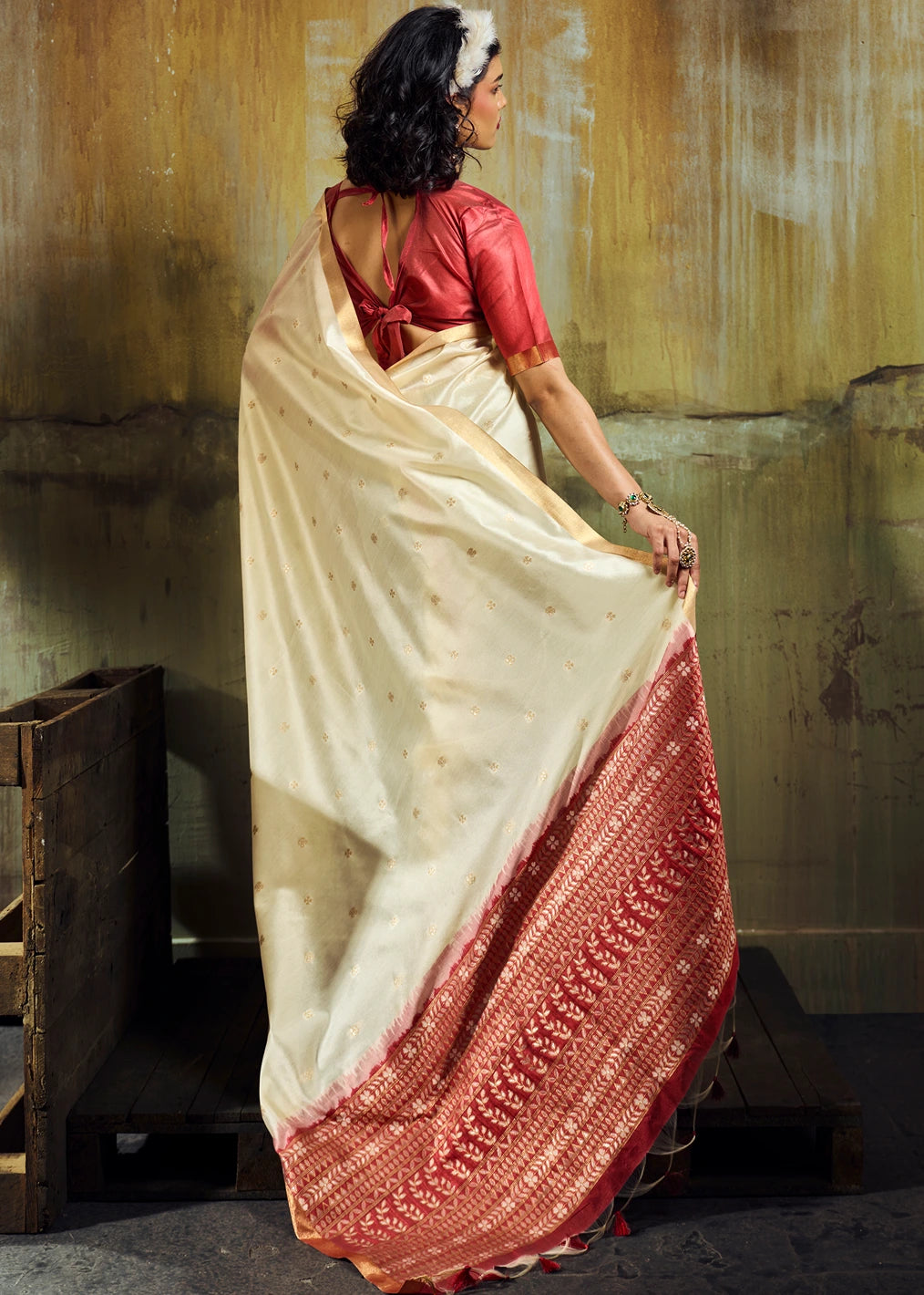 Pure Handloom Weaving Soft Banarasi Silk Off White Saree & Red Blouse