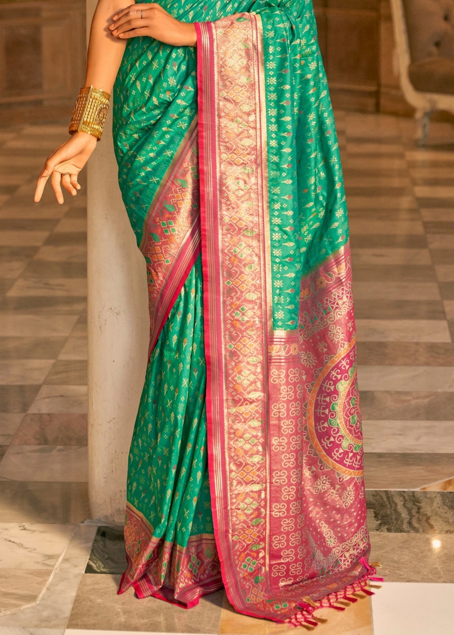 Banarasi patola silk green handloom saree online designs in usa for wedding.