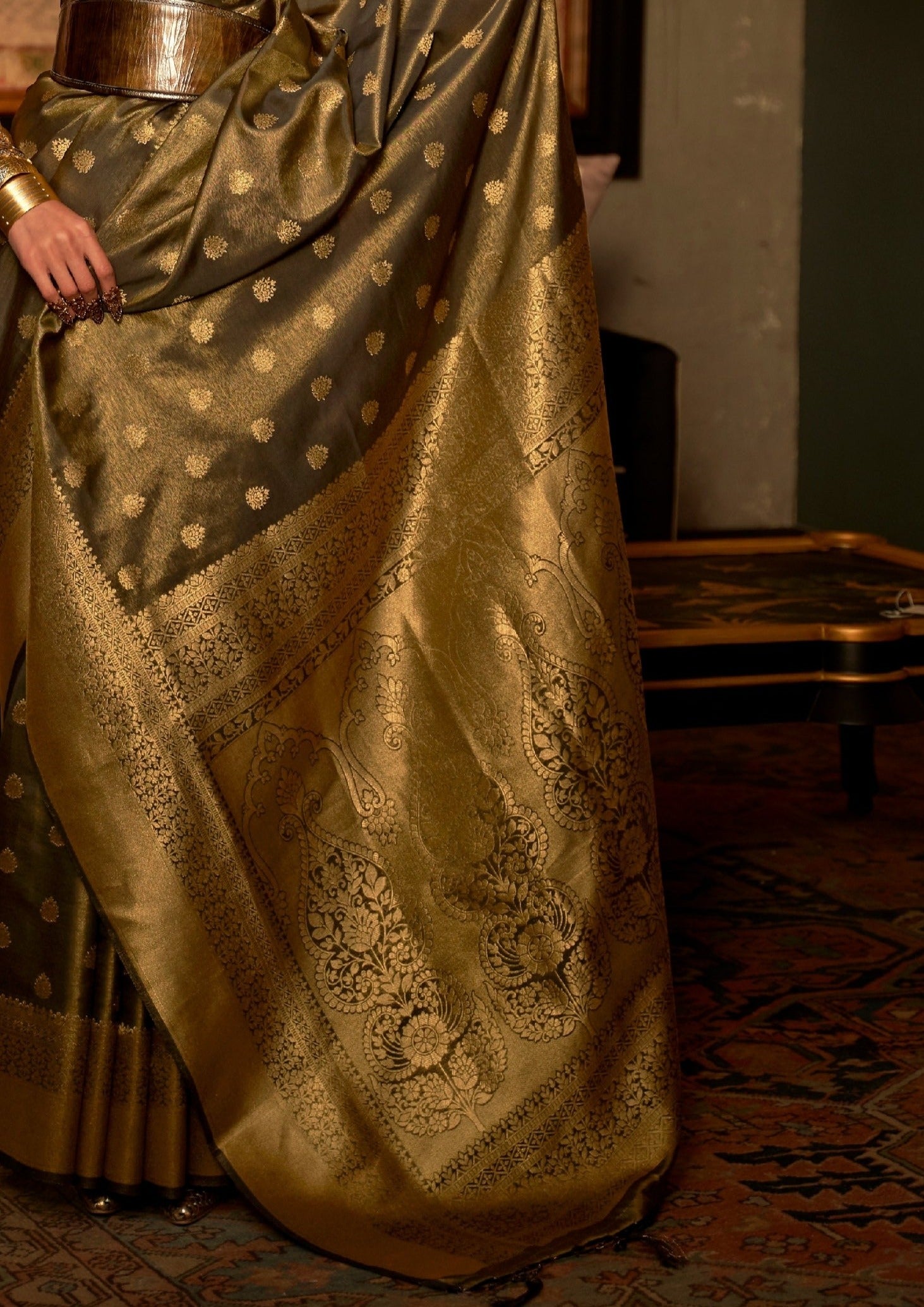 Banarasi Silk Black Handloom Bridal Saree Pallu with Golden Border