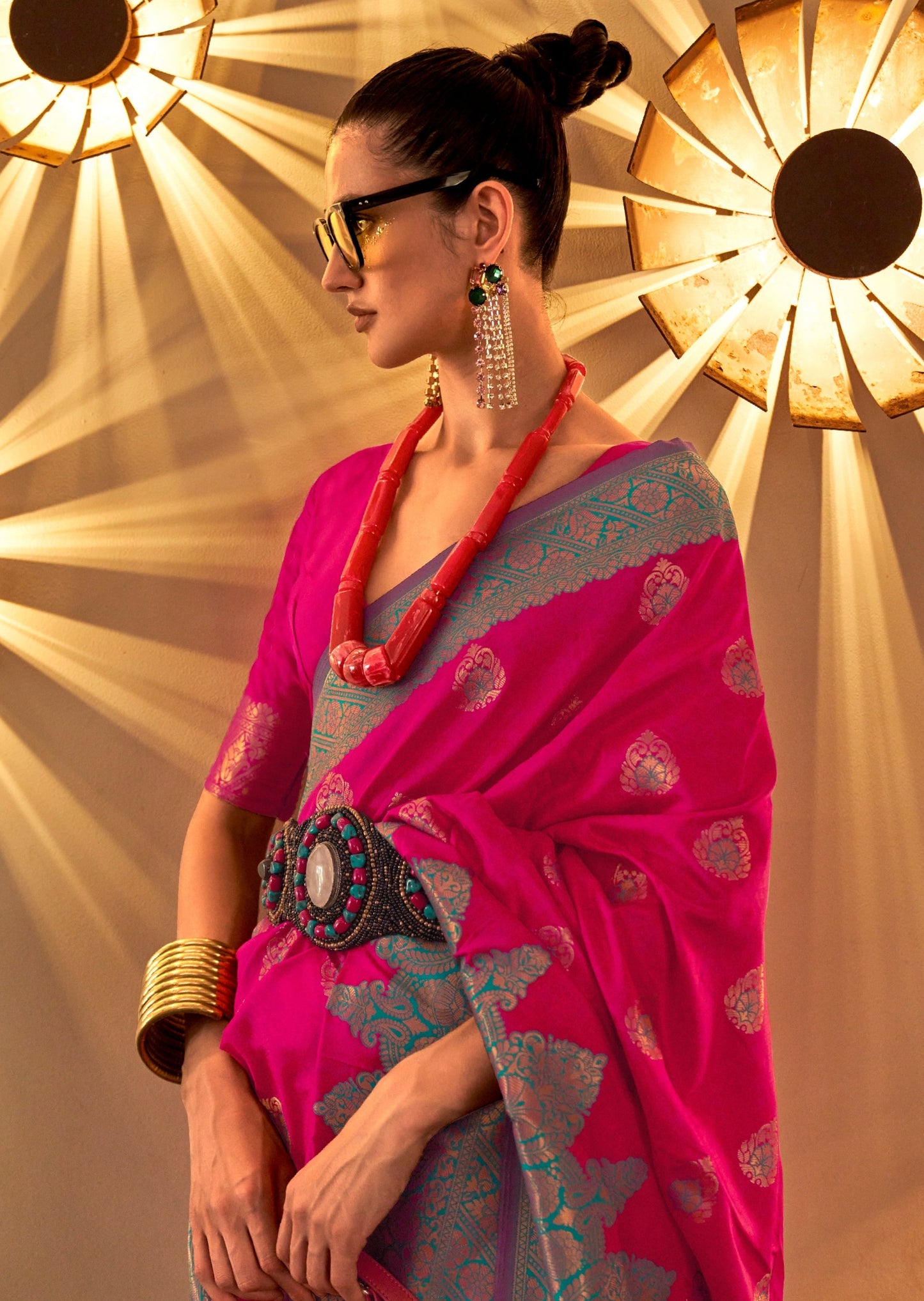 Women's red colour handloom silk saree blouse online shopping.