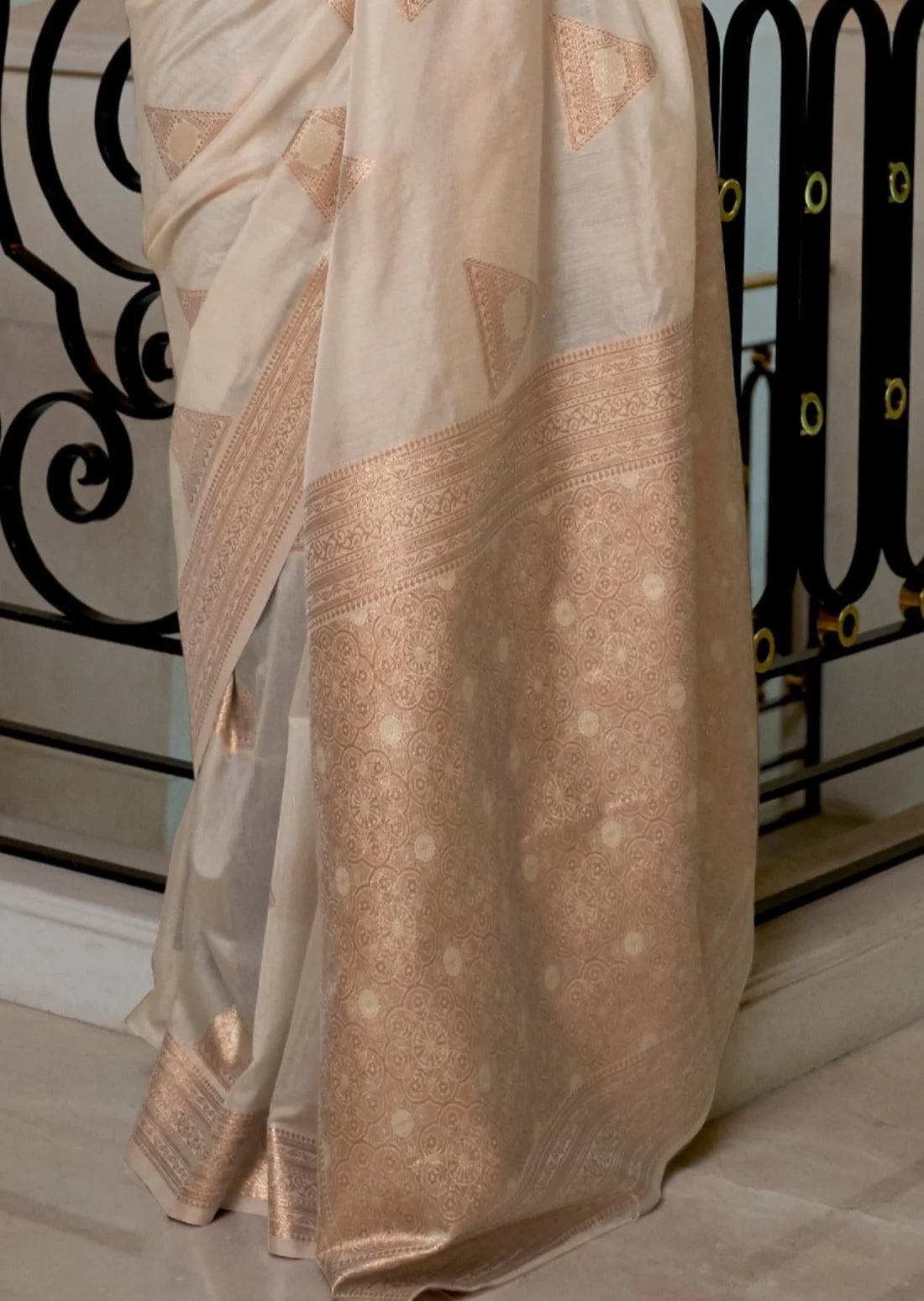 Handloom banarasi cotton silk beige gold zari saree design.