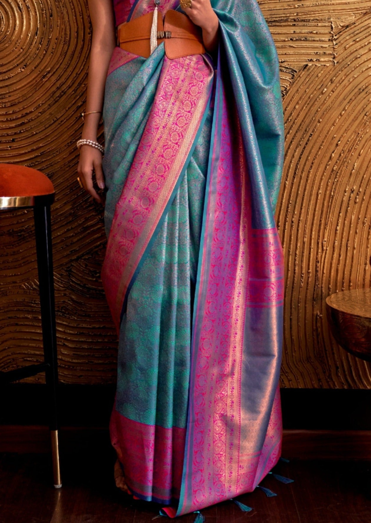 Handloom kanjivaram silk blue saree pink blouse online.