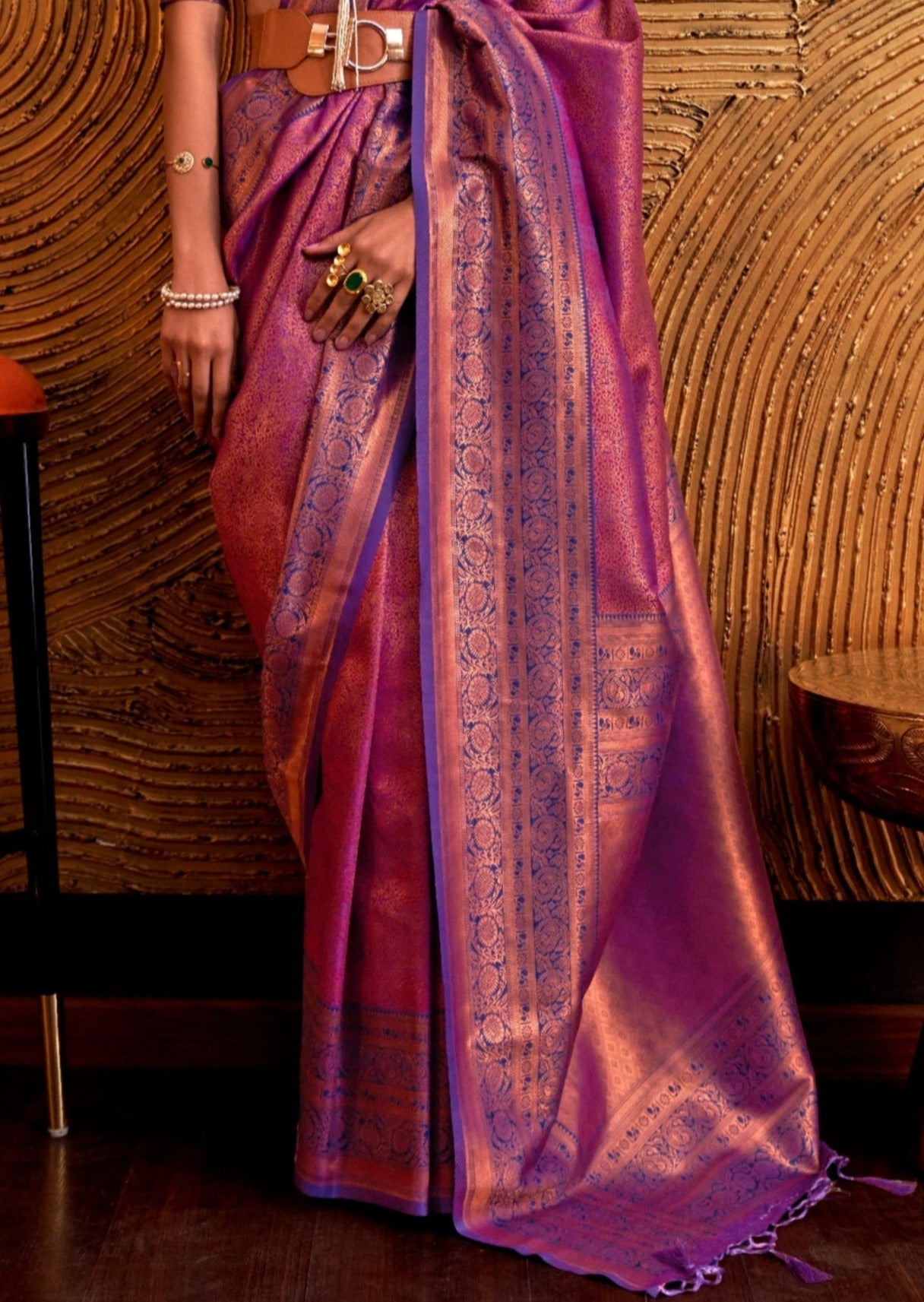 Handloom kanjivaram silk pink saree contrast blue blouse online.