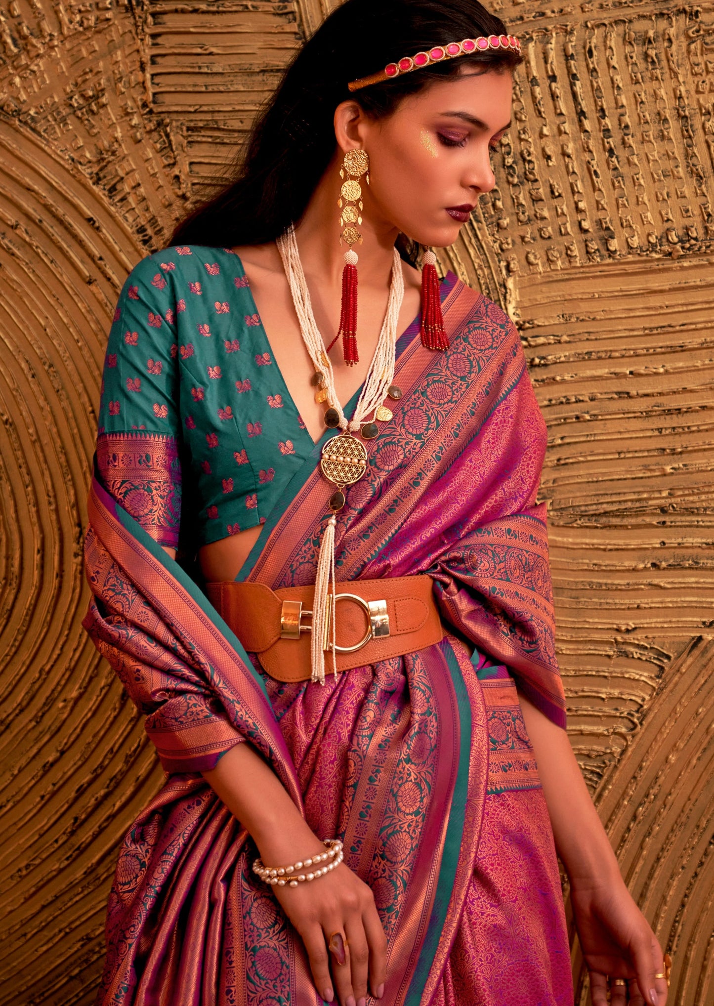 Pure handloom kanjivaram silk red saree contrast blouse online.