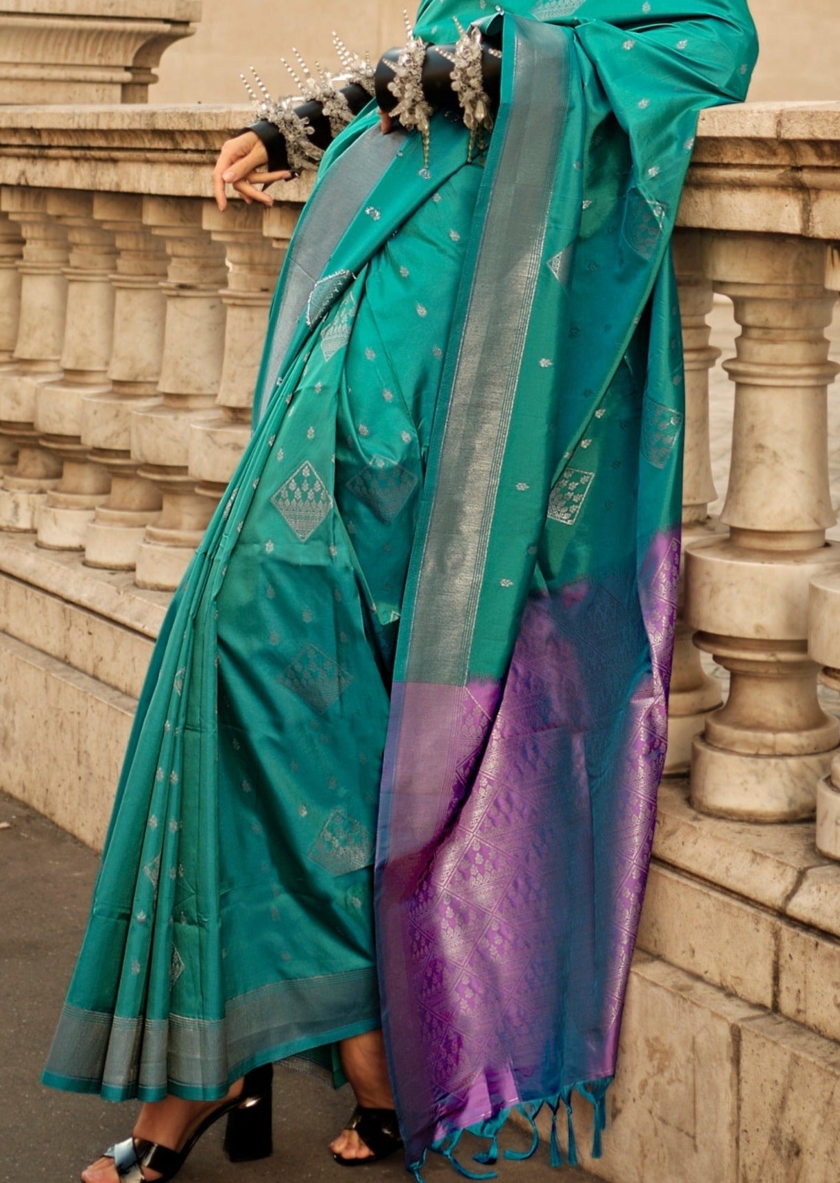 Handloom kanjivaram soft silk green saree online shopping price for wedding usa.