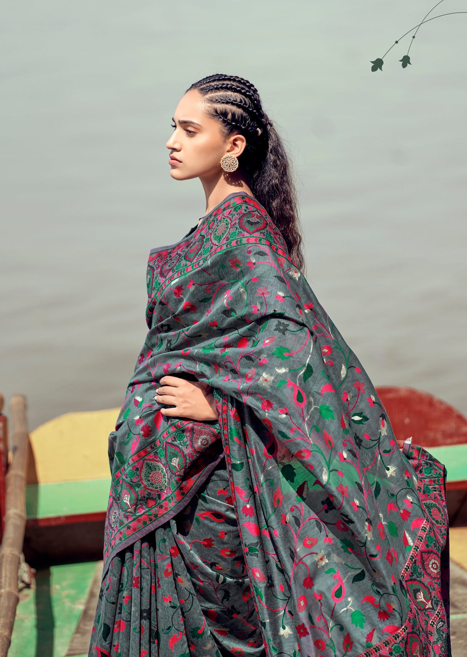 Buy Classic Collection Sarees Women's Kashmiri Pashmina Silk Woven Saree  With Blouse Piece (1202 Black) at Amazon.in