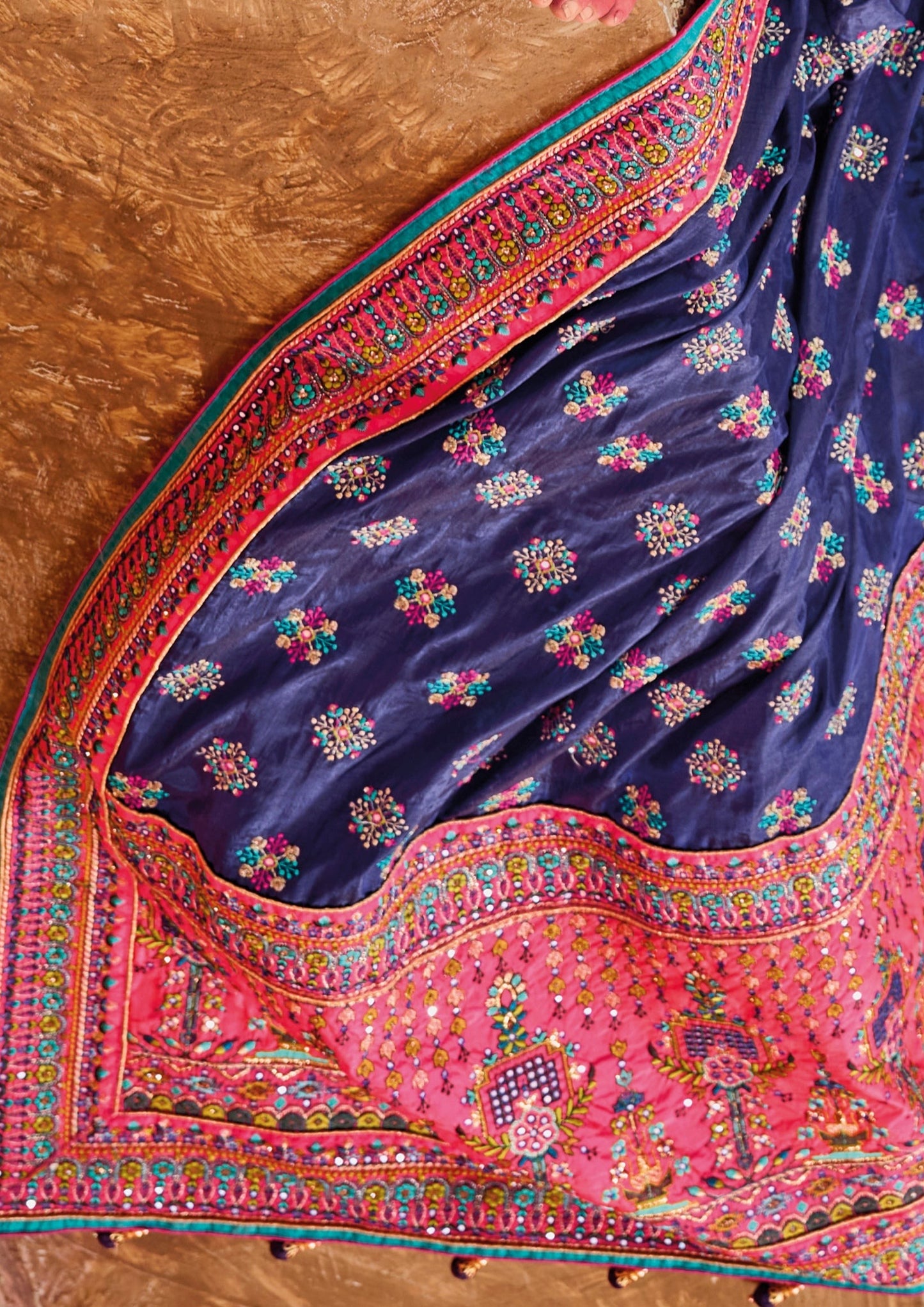 Buy kutch mirror work embroidery bhujodi silk sarees online with price usa uk.