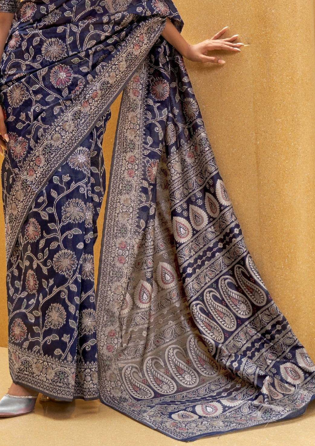 Lucknowi Chikankari Blue Cotton Saree pallu design in usa online shopping for wedding function.