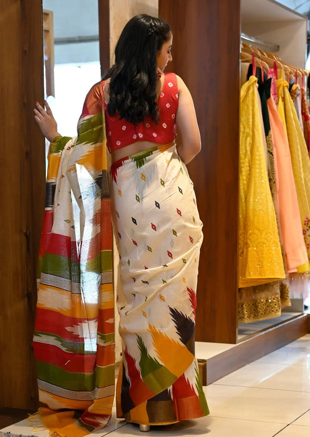 Woman in jaipur mulmul cotton off white saree online.