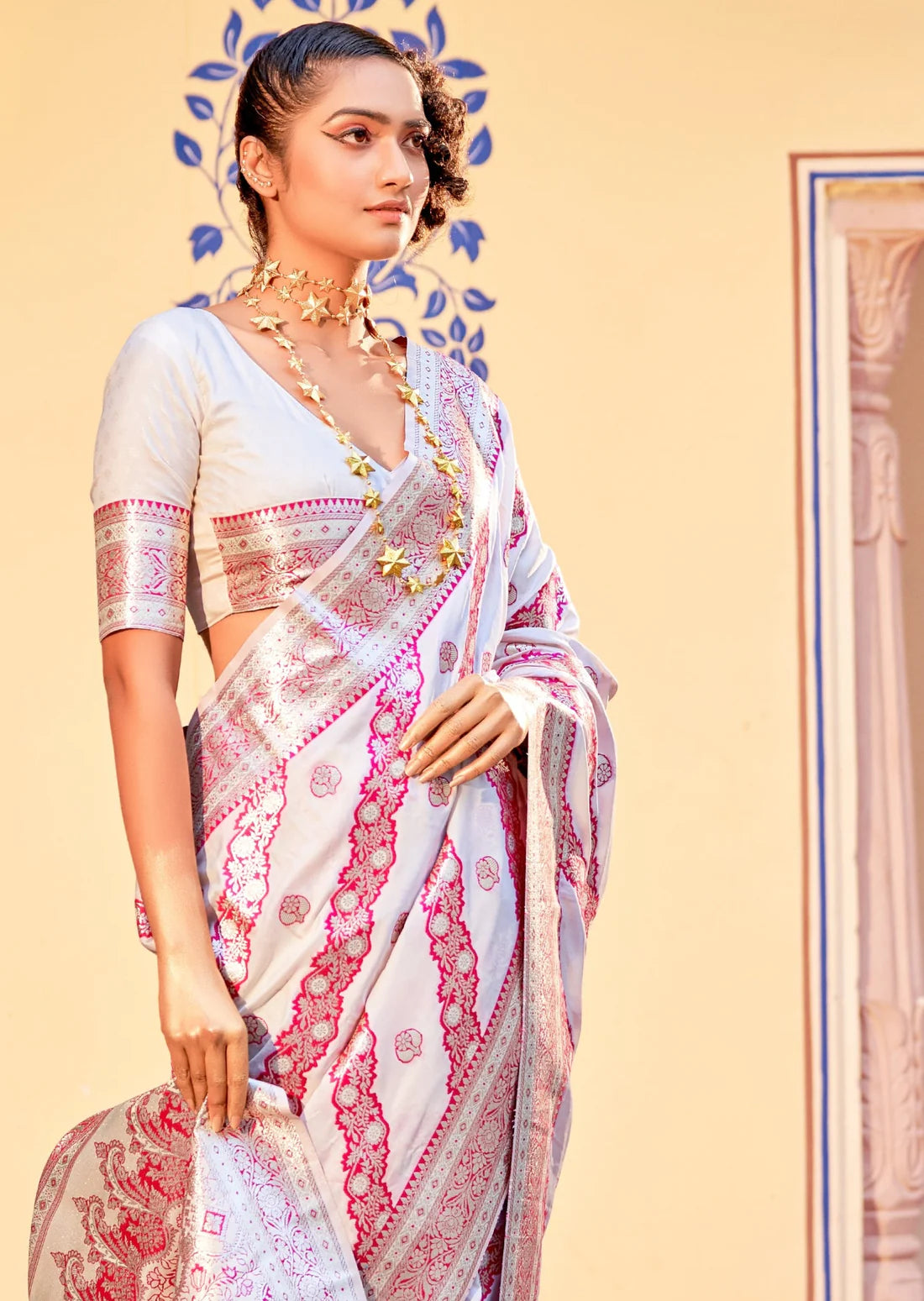 Pure banarasi handloom silk white saree with red border online shopping for wedding.