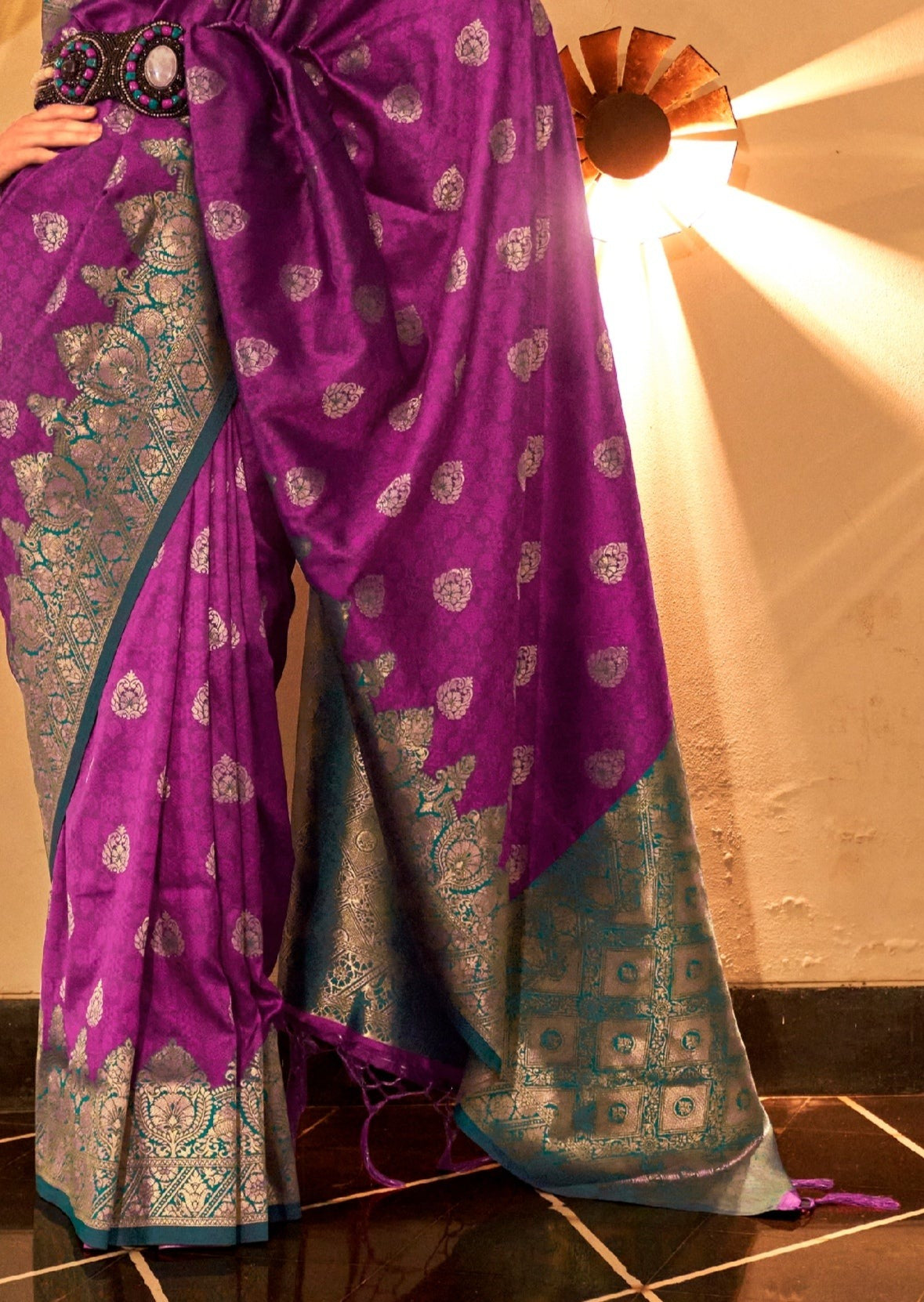 Magenta pink banarasi silk saree pallu design online shopping.