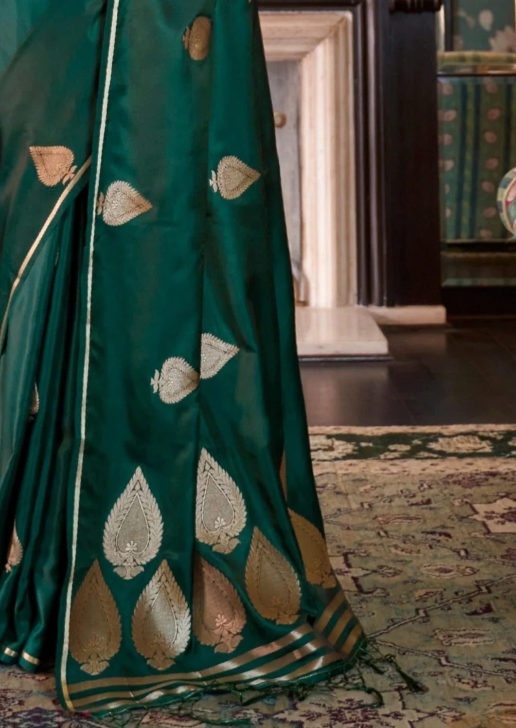 Pure handloom banarasi satin silk green saree design.