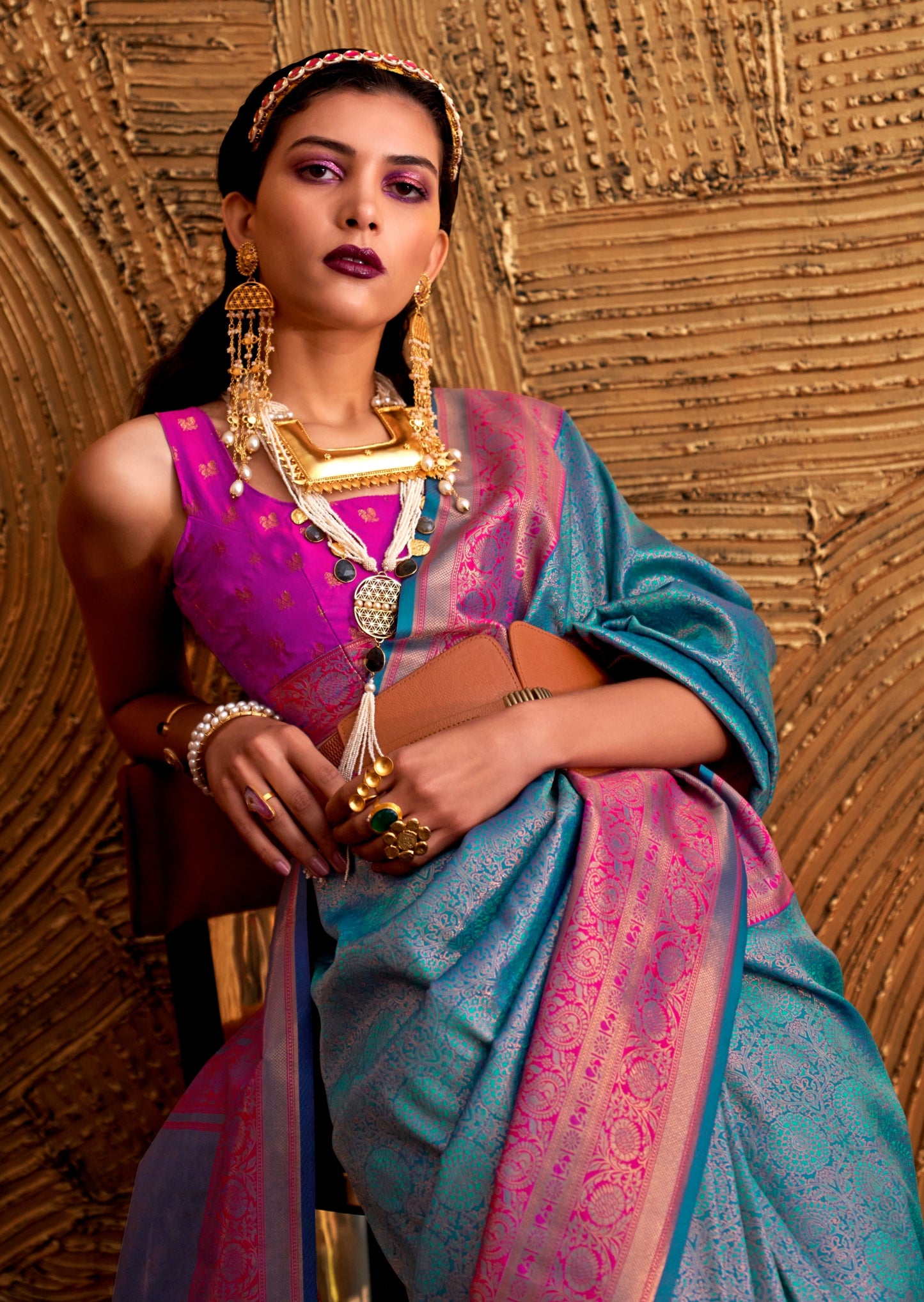 Pure handloom kanjivaram silk blue saree contrast pink blouse online.