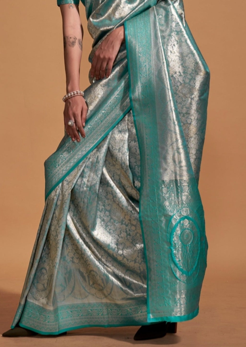 Pure handloom kanjivaram silk saree online india usa uk in emerald green color on bridal sale.