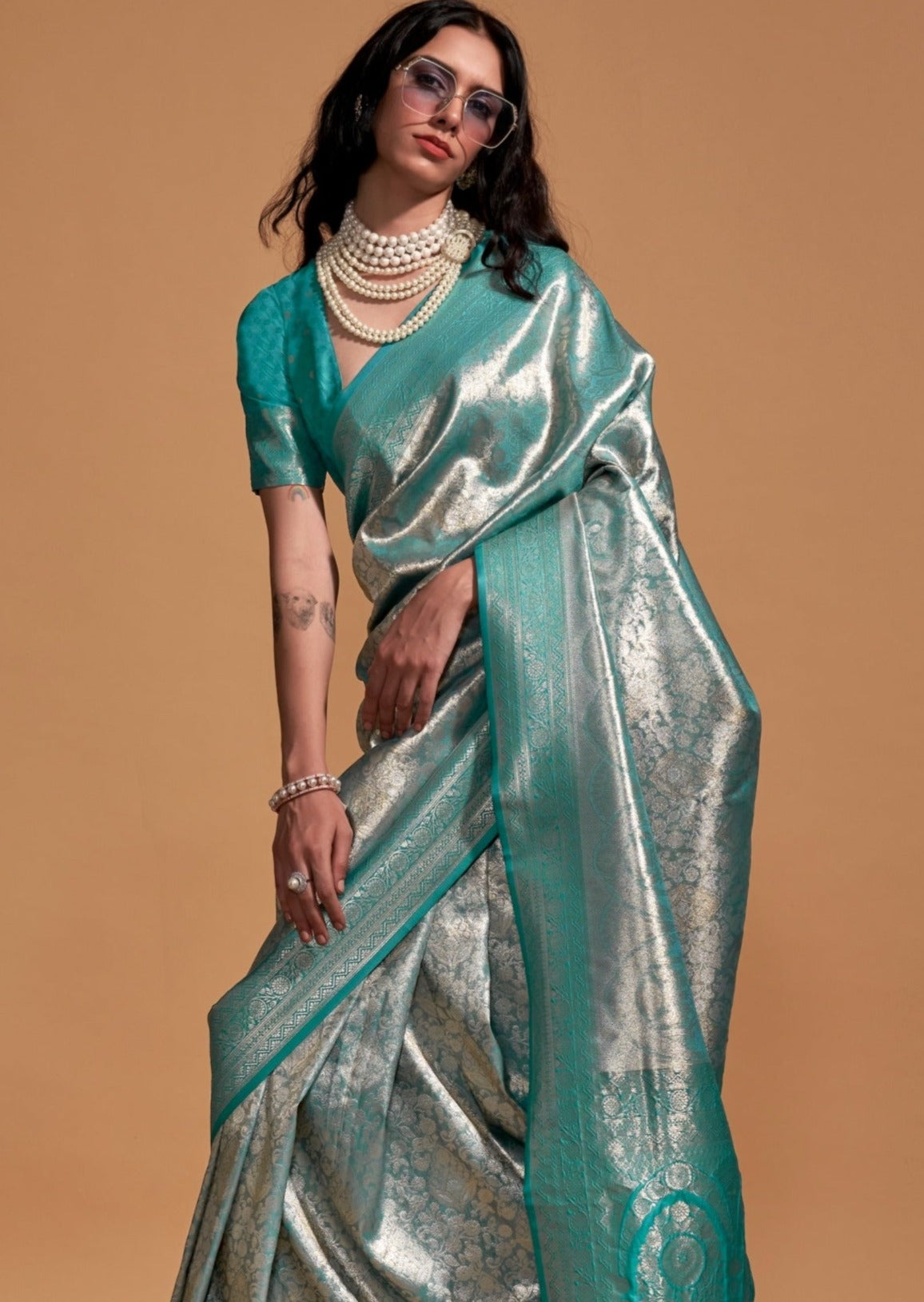 Pure handloom kanjivaram silk saree online india usa uk in emerald green color for bride.