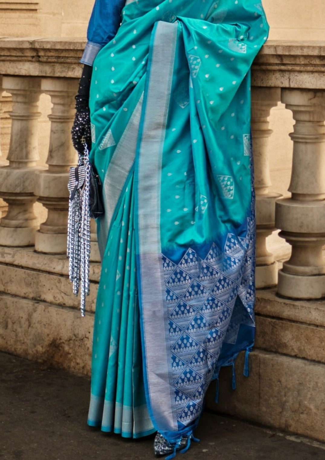 Pure handloom kanjivaram silk wedding saree contrast blue blouse online usa uk uae.