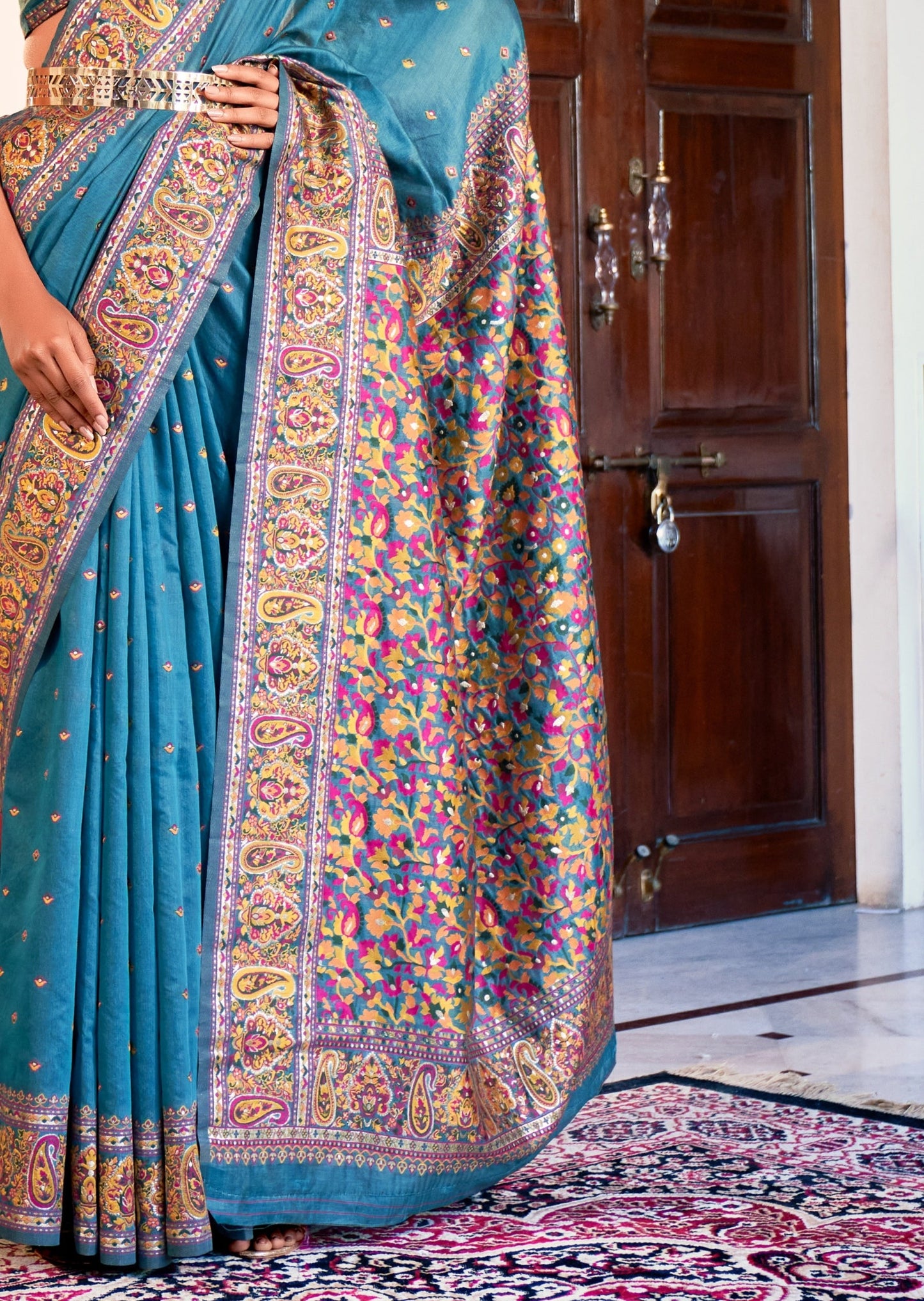 Kashmiri Pashmina Silk Embroidered blue colour Handloom Saree pallu design