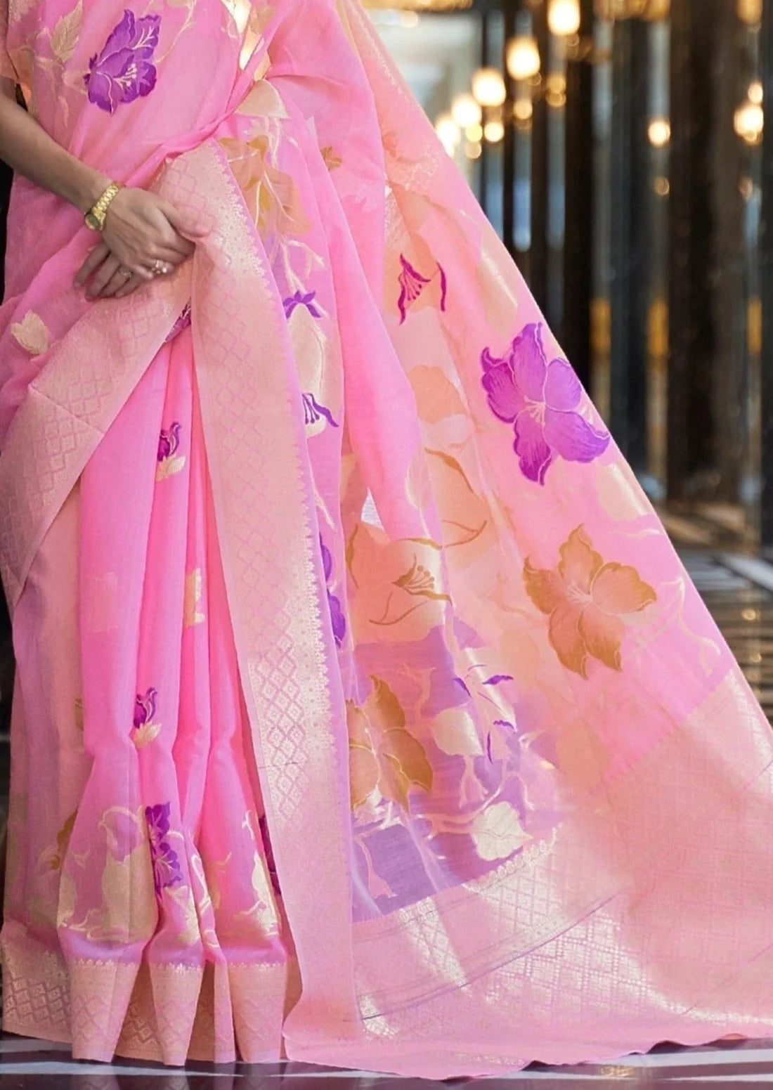 Pure linen handloom saree online with zari border pink color.