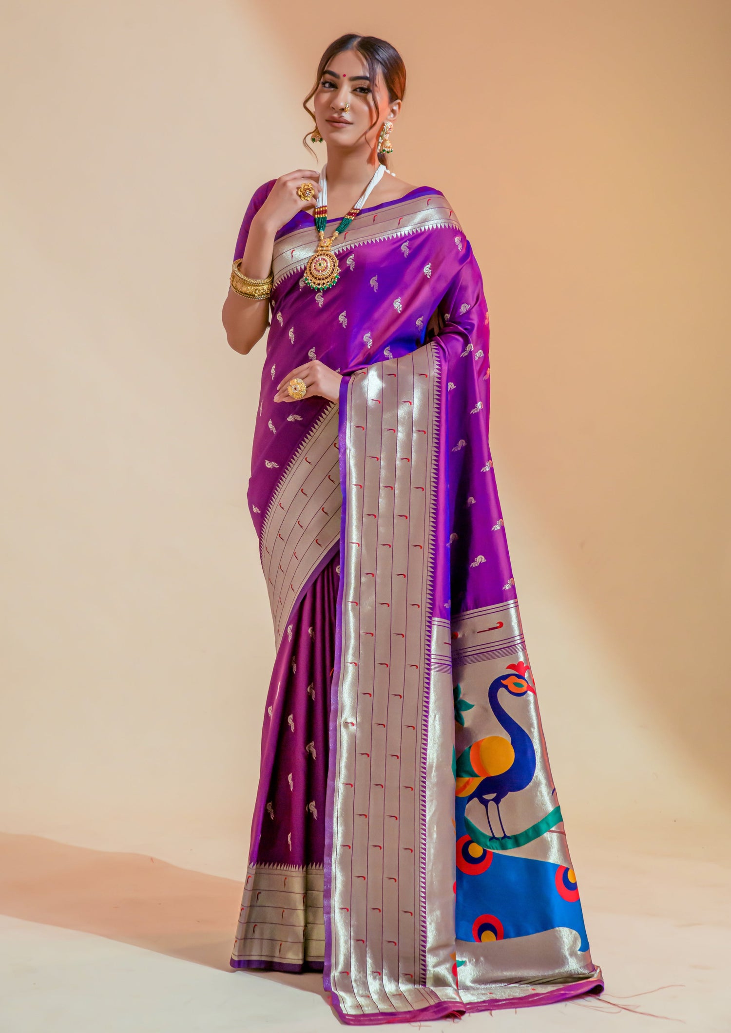 Bride in pure paithani silk magenta pink handloom bridal saree online in usa.