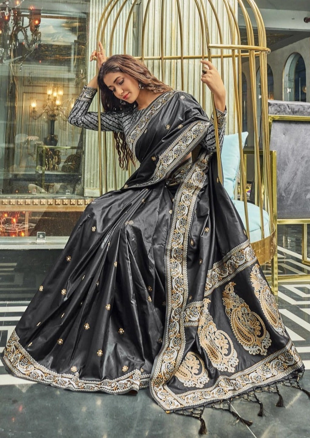 Pure silk weaving black handloom banarasi saree online india.