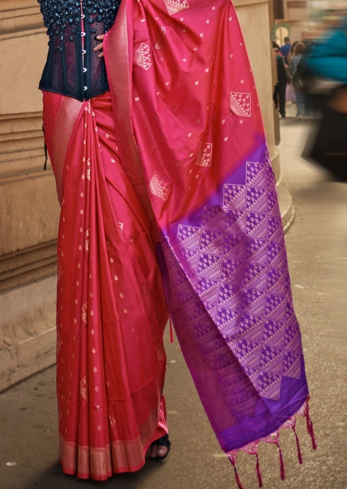 Red handloom kanjivaram soft silk saree online shopping price for wedding usa uae.
