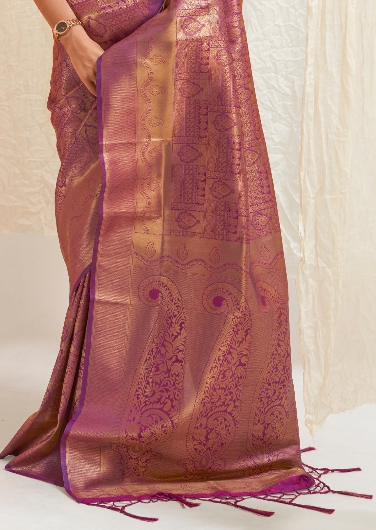 Royal look magenta pink kanjivaram silk saree online for bride.
