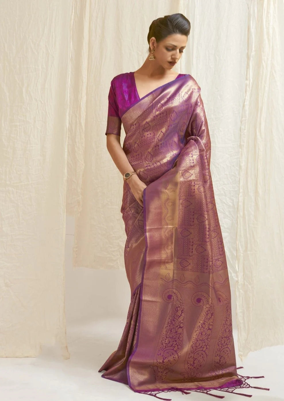 Royal look magenta pink kanjivaram silk saree online for wedding.