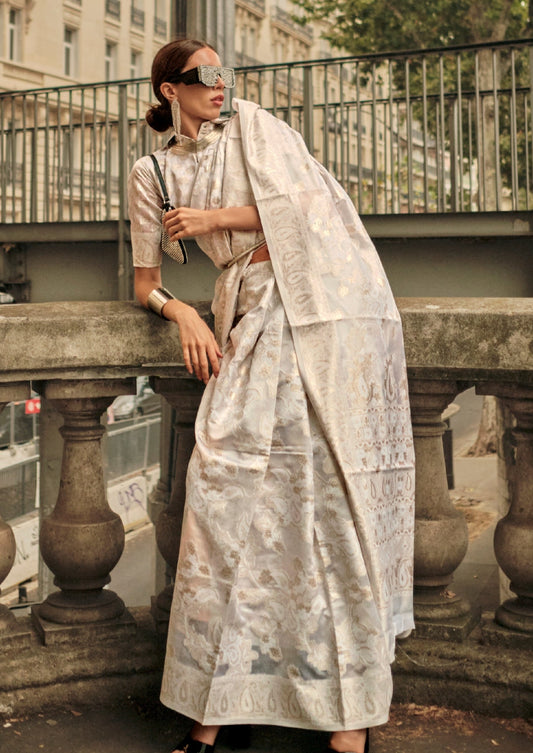 Woman in white color pure organza lucknowi chikankari saree blouse.