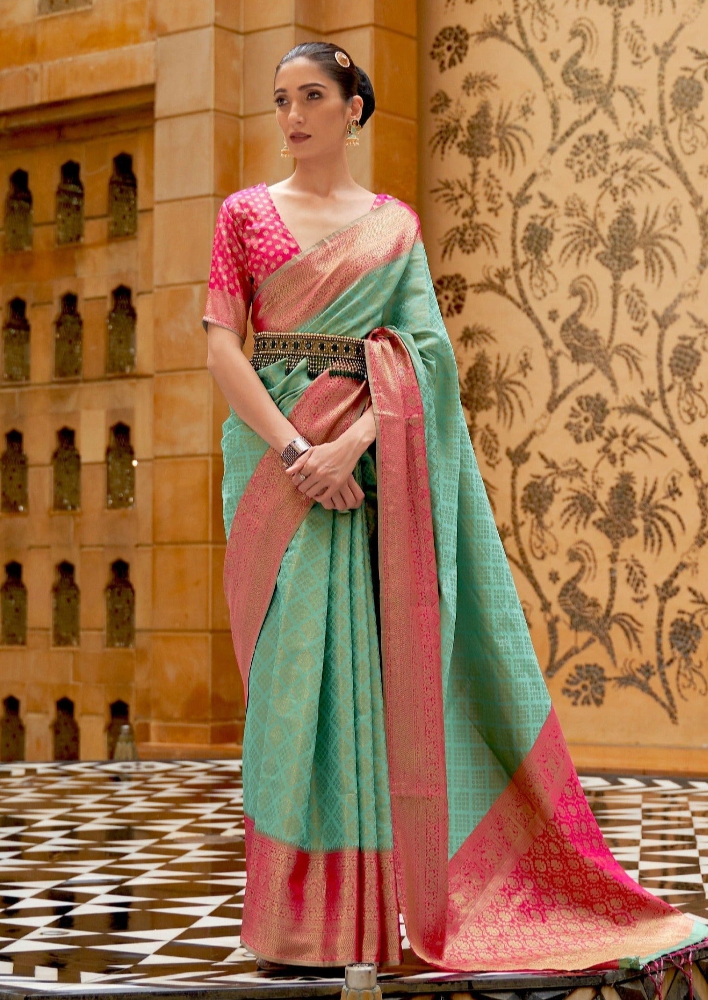 Pure handloom kanjivaram silk green saree online with zari border for wedding.