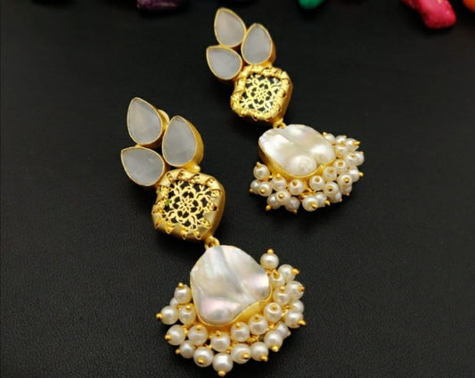 Chimerical Chic Grey Pearl Drop Earrings