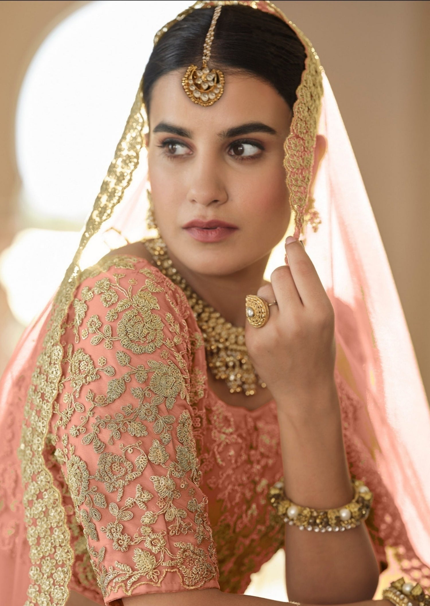 Sabyasachi Bride Stuns In A Blush Pink 'Lehenga' With Heavy 'Polki'  Jewellery For Her Wedding