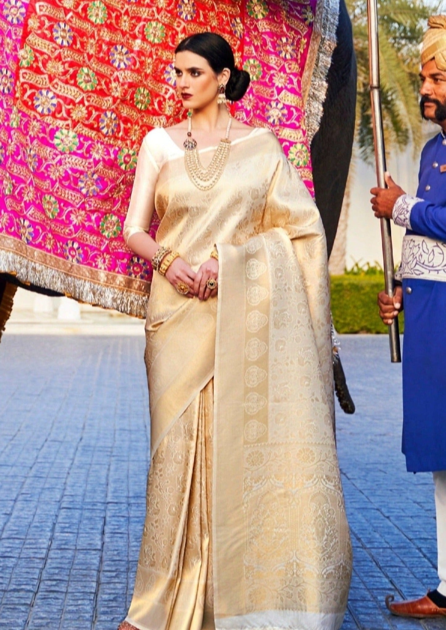 Cream Kanjivaram Silk Handloom Saree With Gold Zari